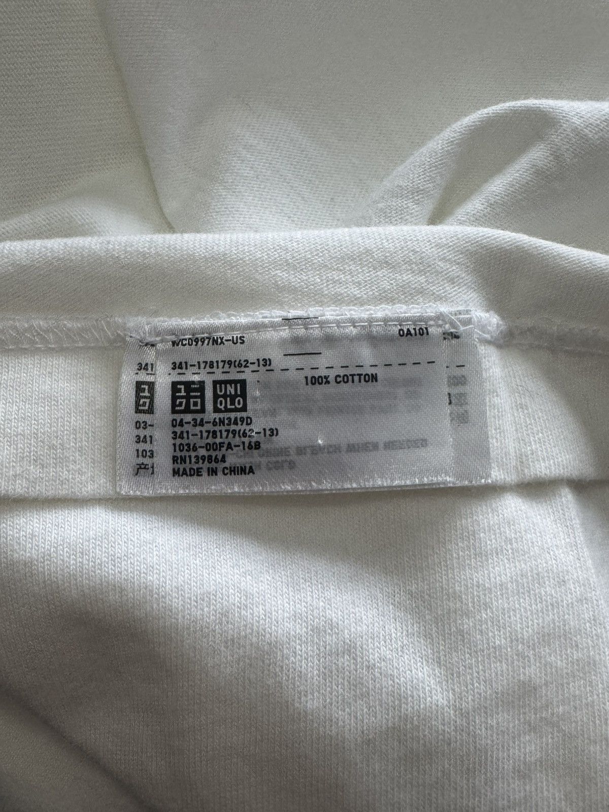 Kaws × Uniqlo Uniqlo X Kaws Chum 2016 White T Shirt Lifestyle Streetwear Size US XL / EU 56 / 4 - 4 Thumbnail