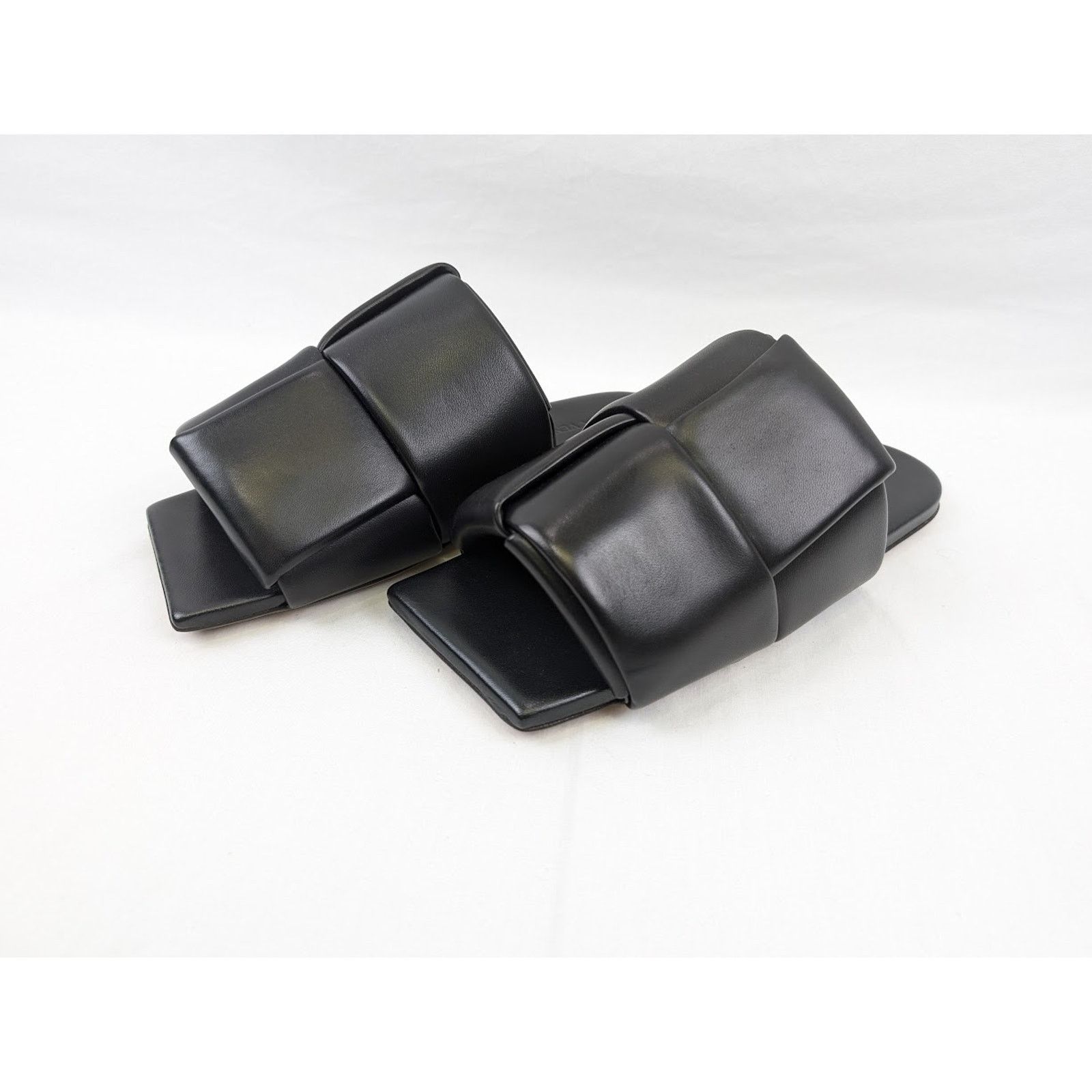 Bottega Veneta o1rshd1 Nappa Lagoon Leather Sandals in Black Size US 10 / EU 43 - 14 Thumbnail