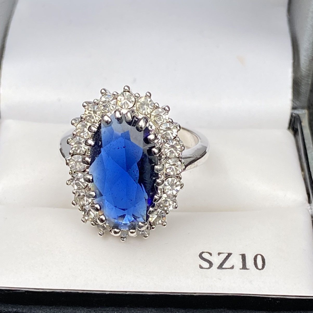 Stussy × Vintage SUPER RARE 80s STUSSY TRIBE CROWN RING READ