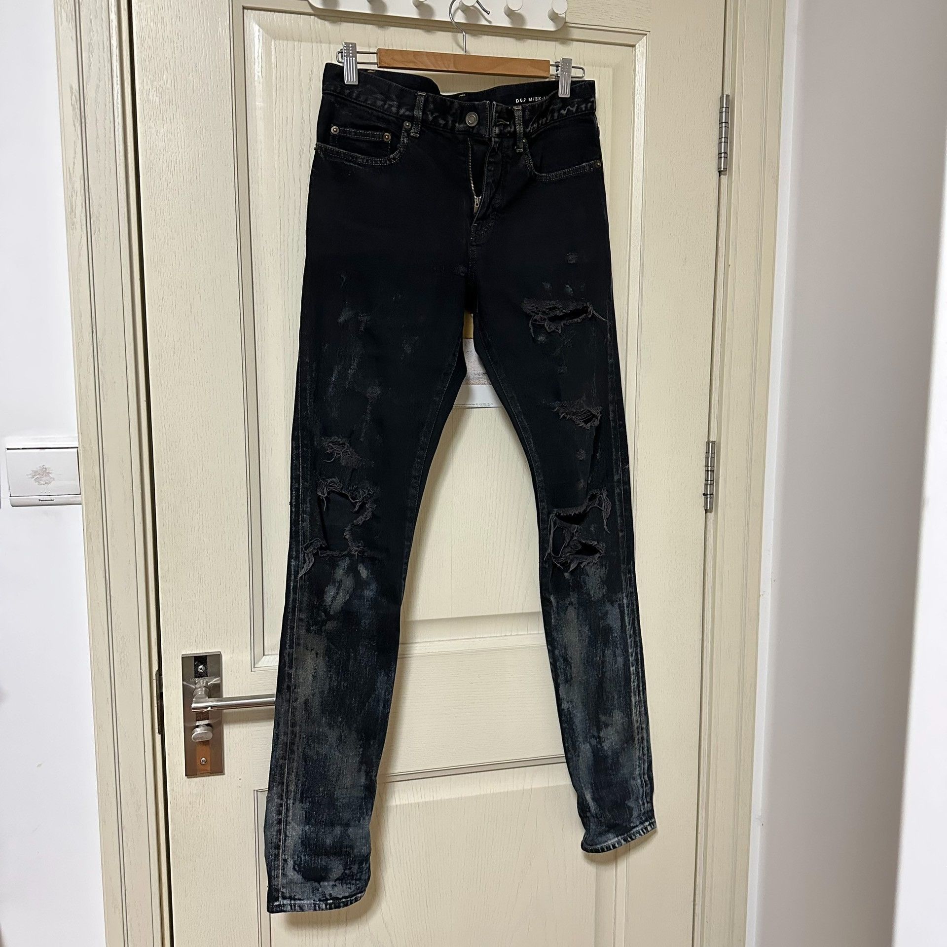 Saint Laurent Paris Saint Laurent Black Distressed Jeans Size US 29 - 1 Thumbnail