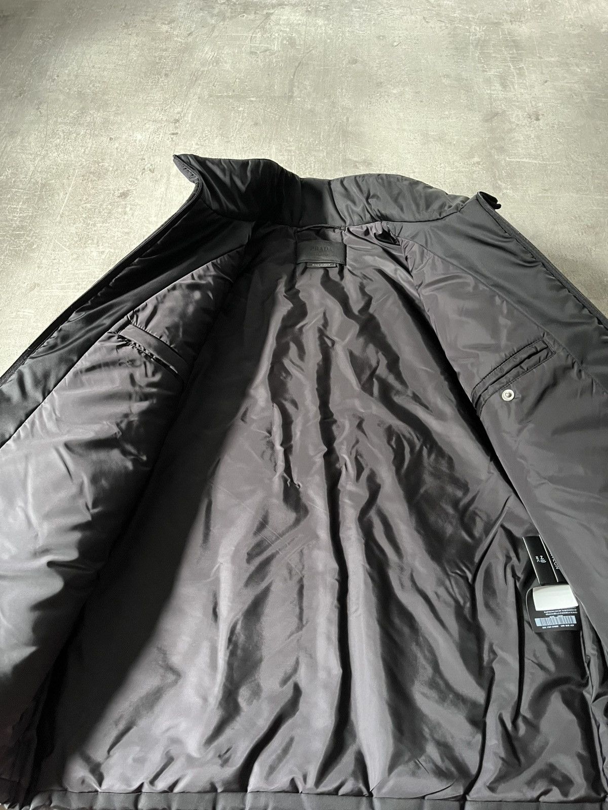 Prada Prada Re-Nylon padded bomber jacket black yellow Size US M / EU 48-50 / 2 - 7 Thumbnail