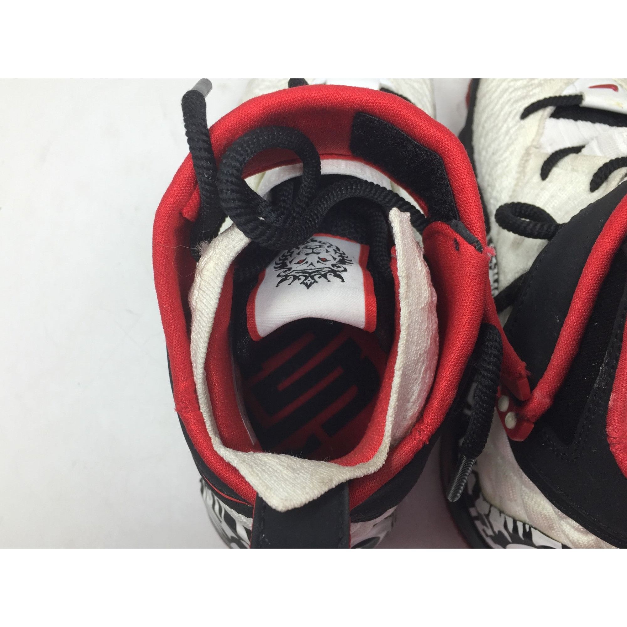 Nike Nike Lebron XVII 17 Grafiti Freestyle White/Red/Black Sneake Size US 6 / EU 39 - 9 Thumbnail