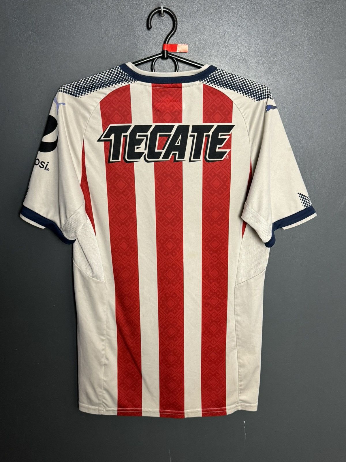 Puma Chivas de Guadalajara 17/18 Home Football Jersey T-Shirt Size US S / EU 44-46 / 1 - 2 Thumbnail