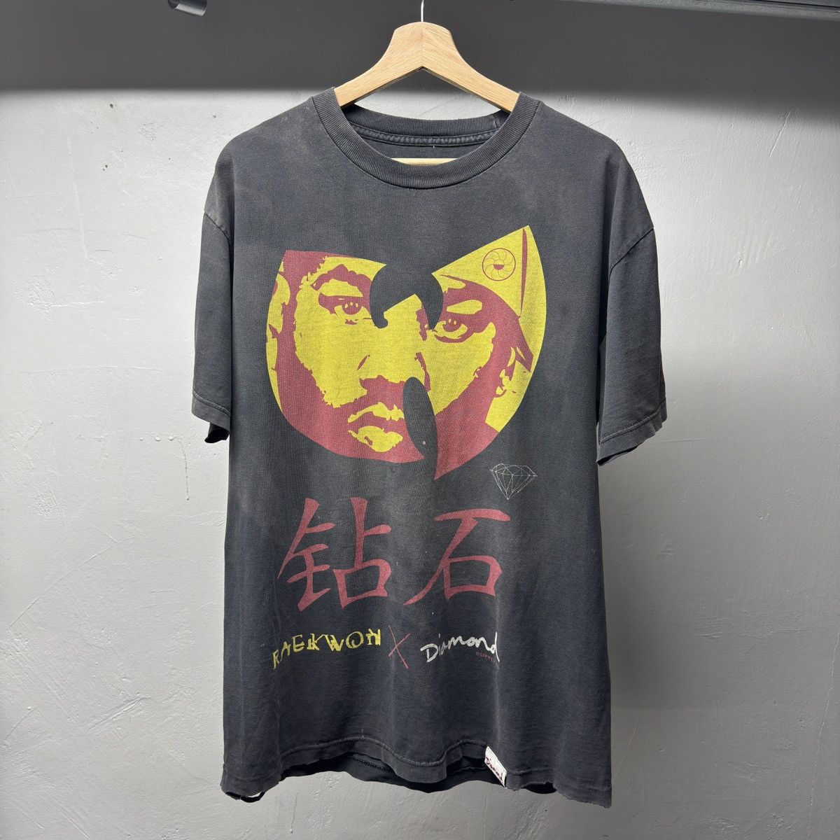 Diamond Supply Co. Thrashed Faded Distressed Raekwon Diamond Shirt ERD Grunge Size US XL / EU 56 / 4 - 1 Thumbnail