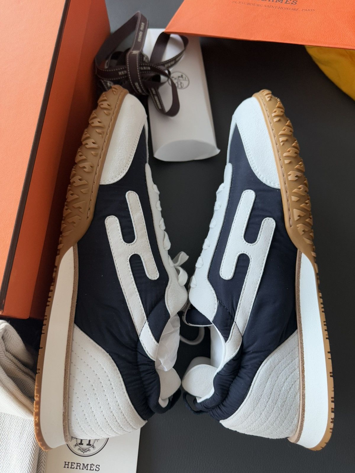 Hermes Brand New Full Set Hermes H Logo Sneaker Limited Edition Size US 10.5 / EU 43-44 - 9 Thumbnail