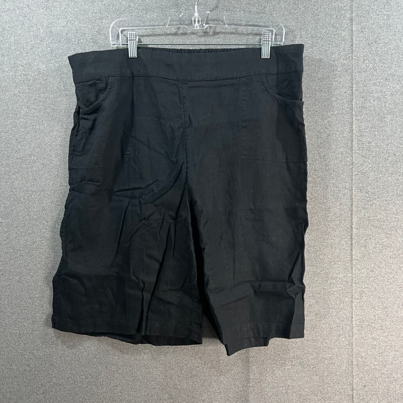 Other Isaac Mizrahi LIVE! Women Linen Black Short Size 18WT Size 40" / US 18 - 1 Thumbnail
