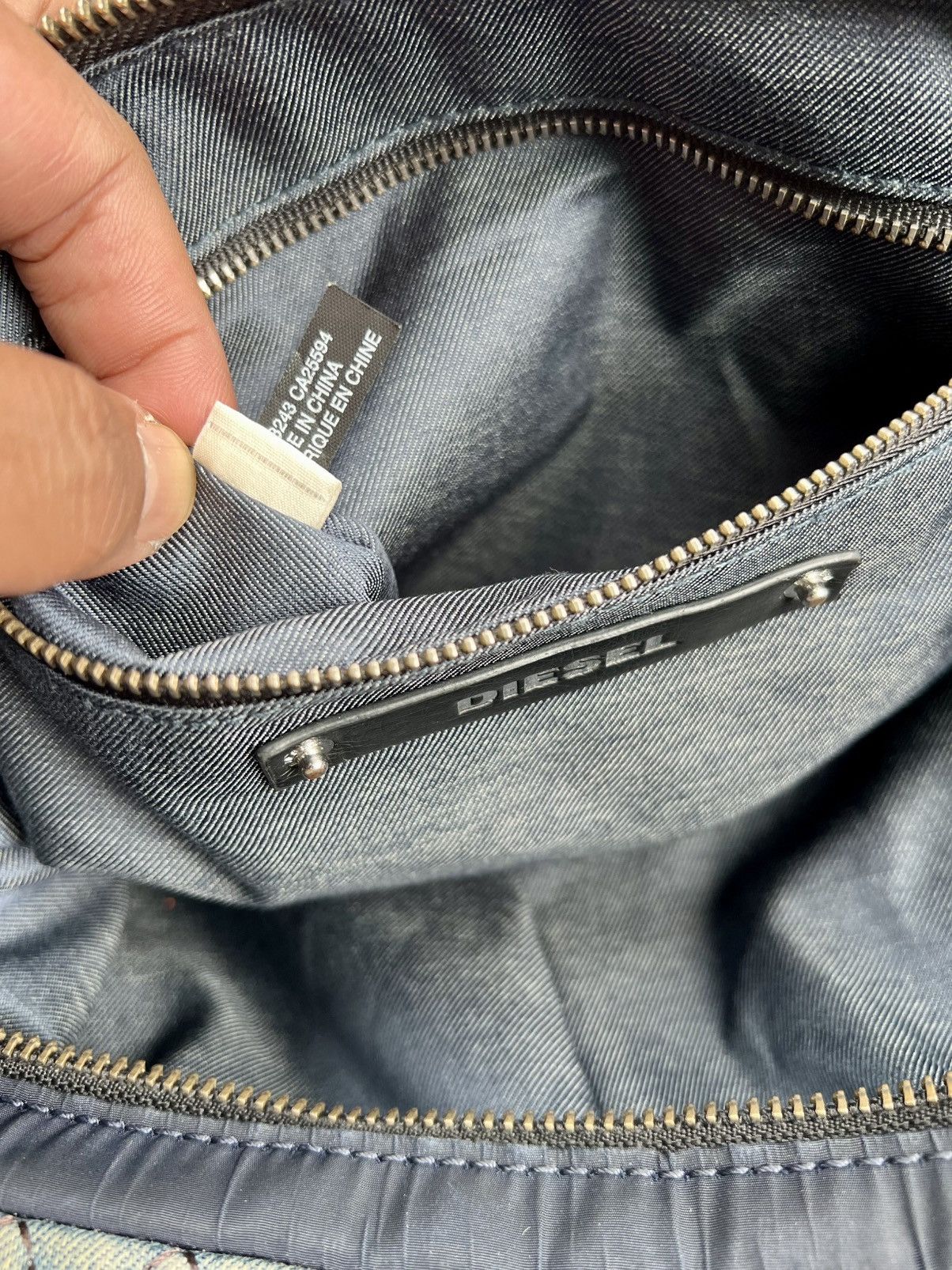 Diesel × Diesel Black Gold × Vintage Vintage Y2K Diesel Two Way Sling Crossbody Bag Size ONE SIZE - 18 Thumbnail