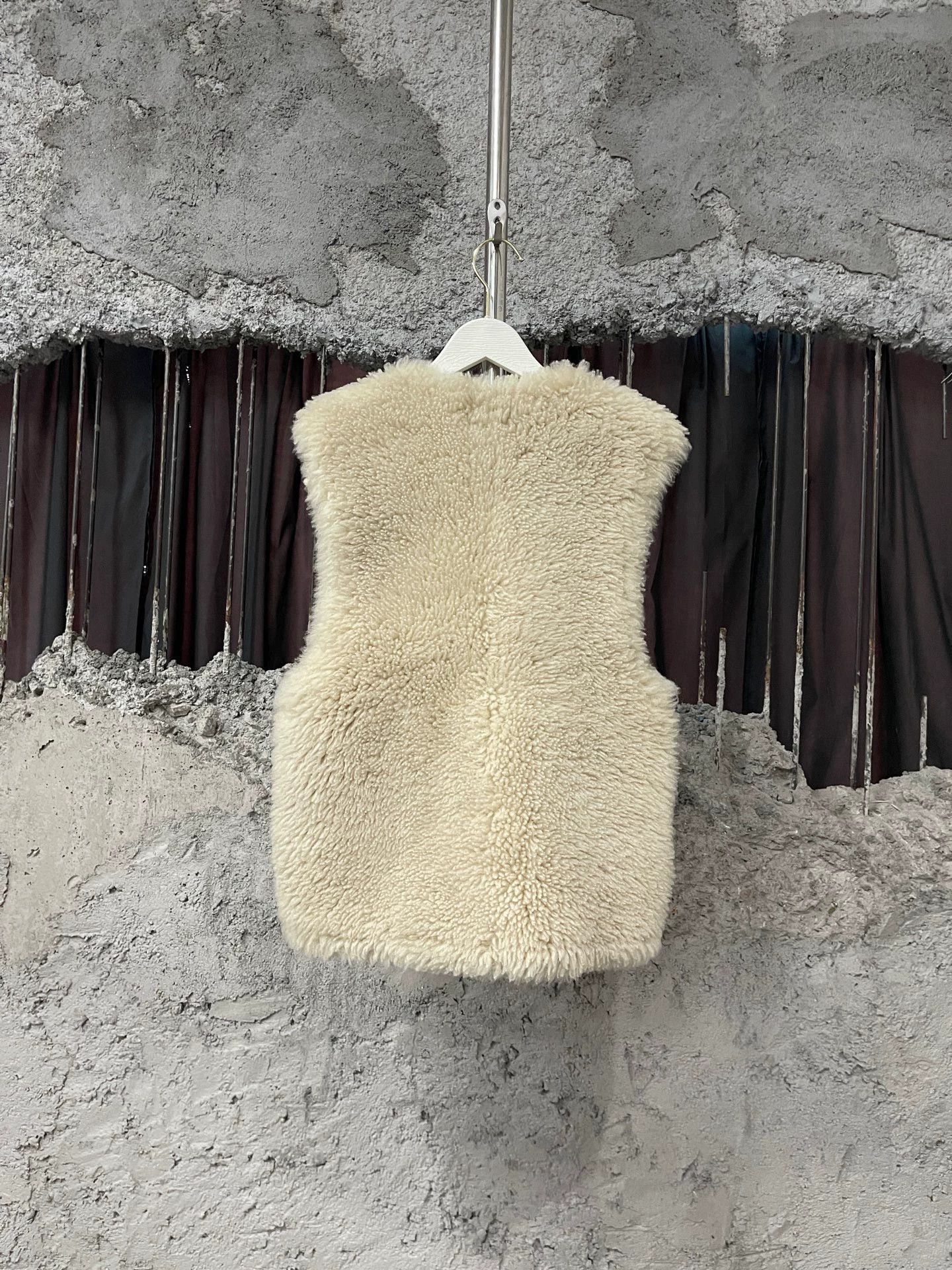 Saint Laurent Paris Saint Laurent Fur-Lined Vest Size 36 New Size XXS / US 00 / IT 34 - 2 Thumbnail