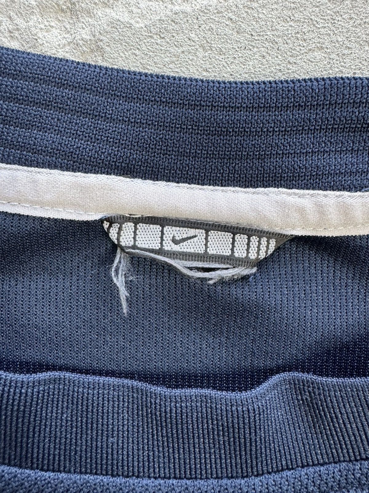 Nike Rare! Nike Center Logo 90s Vintage T-Shirt Size US XL / EU 56 / 4 - 4 Thumbnail