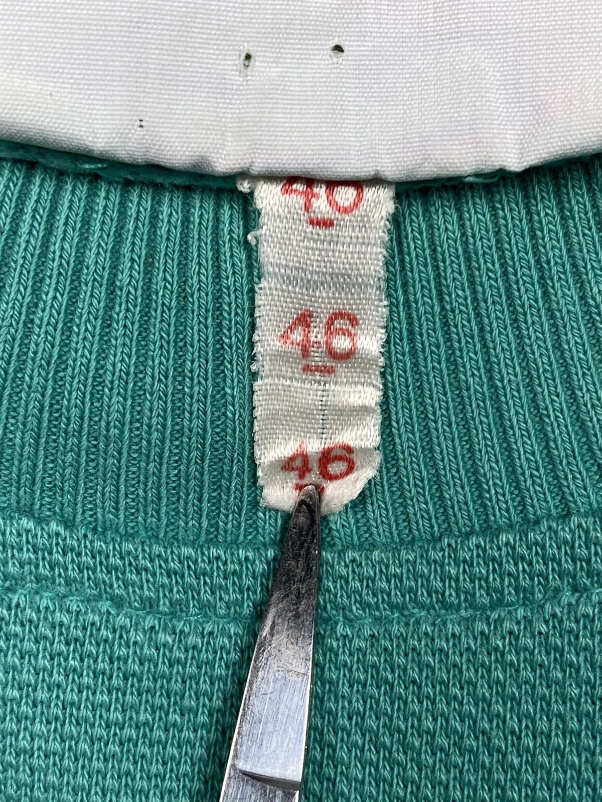 Lacoste Vtg Chemise Lacoste Tonal Embossed Logo Crewneck Sweatshirt Size US L / EU 52-54 / 3 - 12 Thumbnail