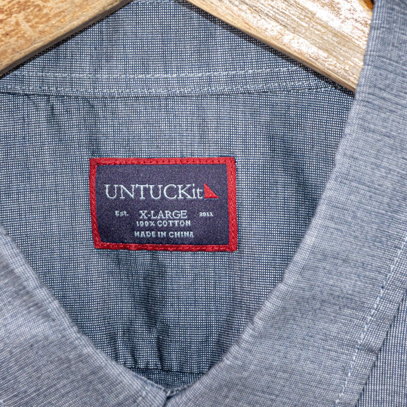 UNTUCKit UNTUCKit Men's Long Sleeve Button up Shirt Gray Chambray Size US XL / EU 56 / 4 - 2 Thumbnail