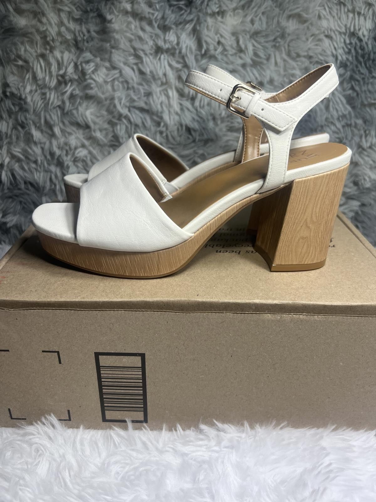 Other White Block Heel Sandals with Ankle Strap Size US 9.5 / IT 39.5 - 1 Thumbnail