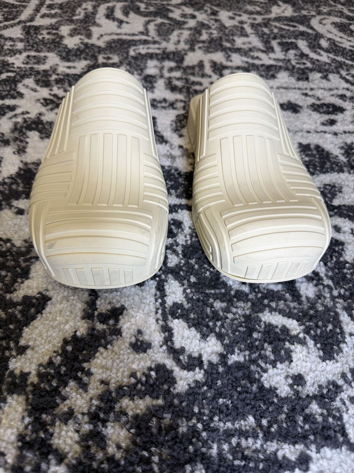 Bottega Veneta Rubber Slider Sandals – Sea Salt
