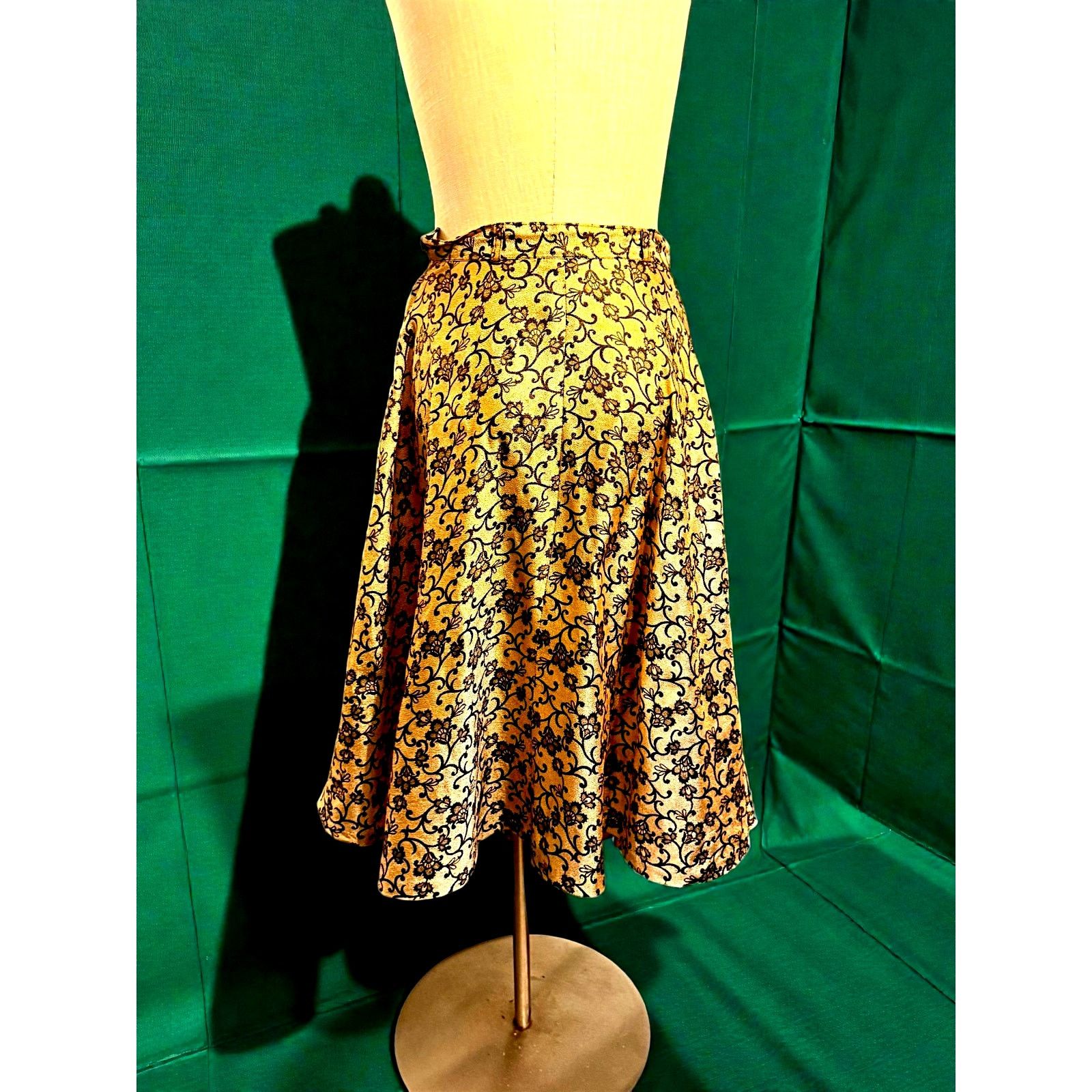 Vintage 60s Mid Century Chic Gold Lamé A-Line Skirt Black Brocade Size 27" / US 4 / IT 40 - 9 Thumbnail