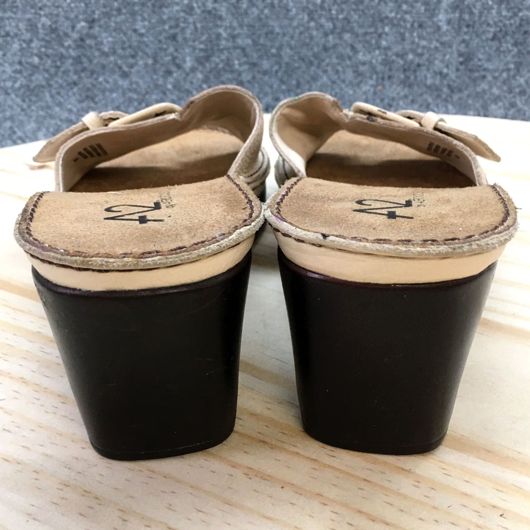 Vintage Aerosoles A2 Sandals Women’s 6 M Leather Beige Wedge Slides Casual Size US 6 / IT 36 - 7 Thumbnail