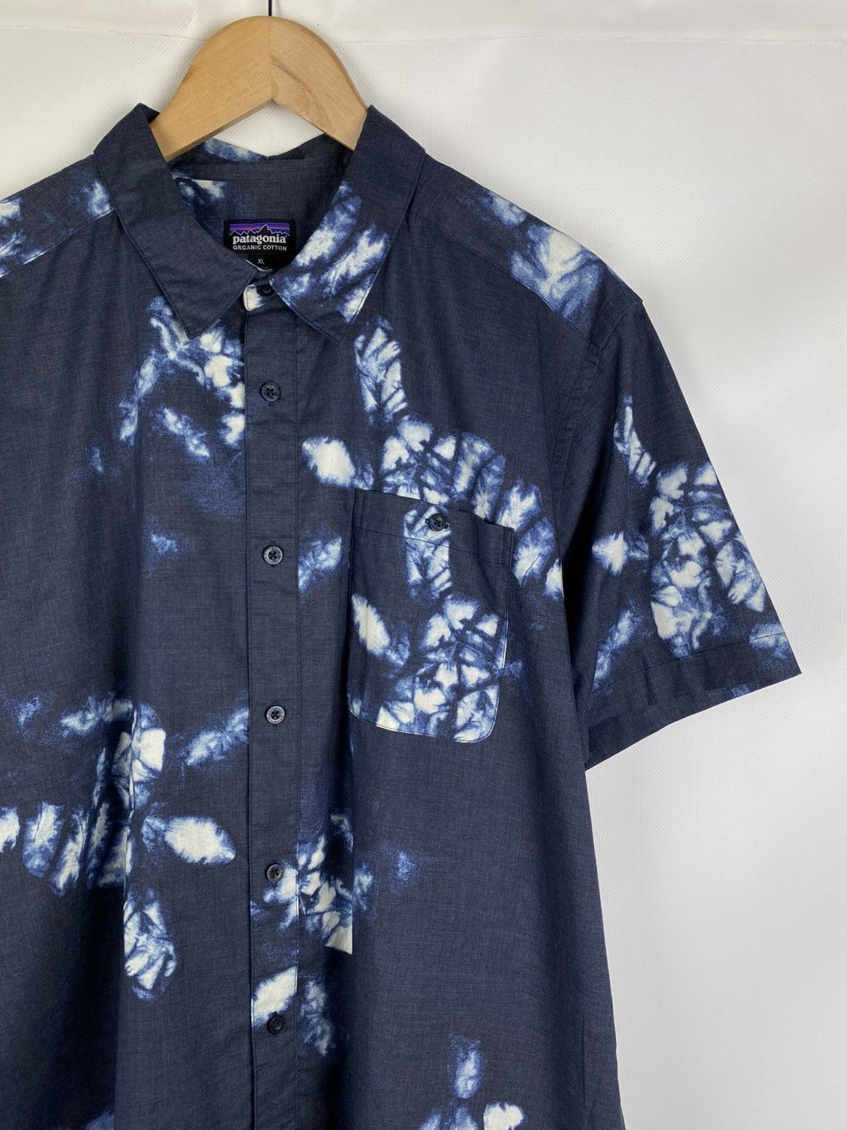 Patagonia Patagonia overprinted Hawaiian short sleeve button up shirt Size US XL / EU 56 / 4 - 5 Thumbnail