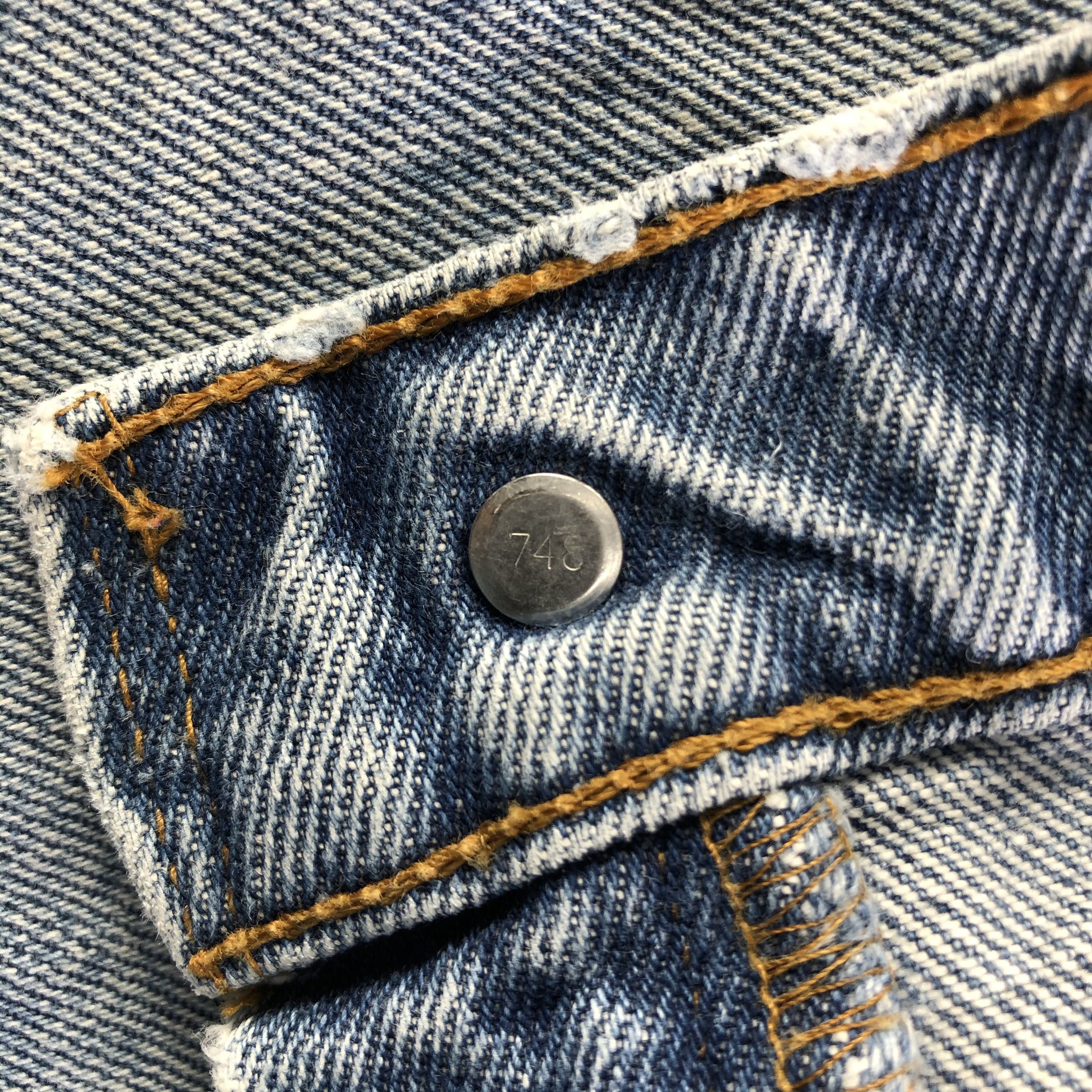 Levi's Vintage Light Wash Levis 505 Jeans-J4124 Size US 35 - 9 Thumbnail