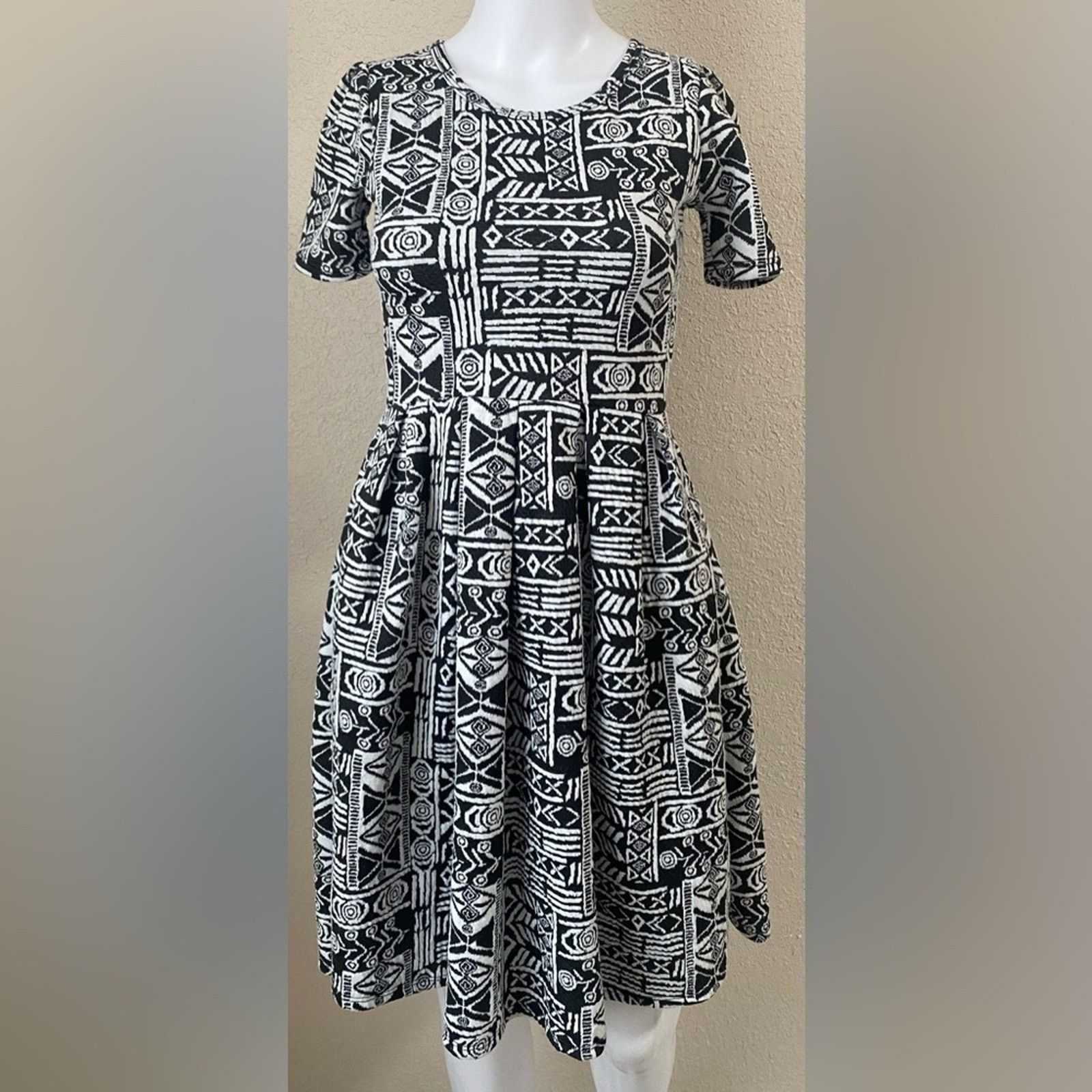 Other LuLaRoe | Amelia Tribal Geometric Hidden Pockets Dress | XXS Size XS / US 0-2 / IT 36-38 - 1 Thumbnail