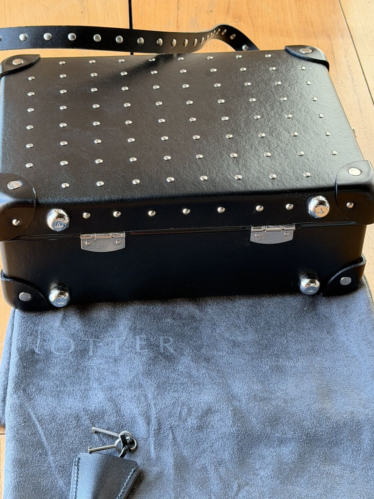 Globe-Trotter Rare Alexander McQueen Globe-Trotter Studded Leather Bag Size ONE SIZE - 24 Thumbnail