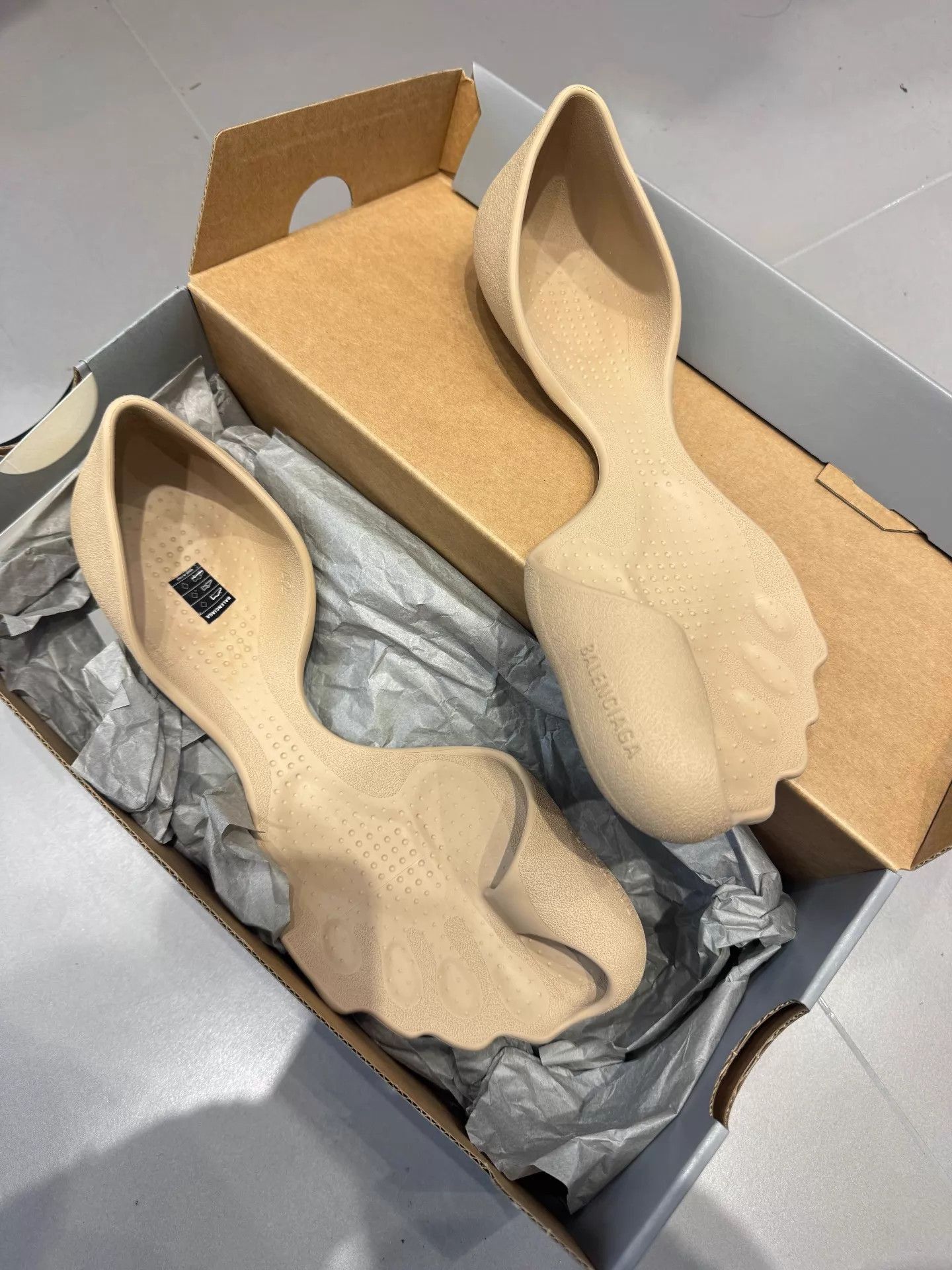 Balenciaga Beige Slip-On Shoes Size 9 Size US 9 / EU 42 - 1 Thumbnail