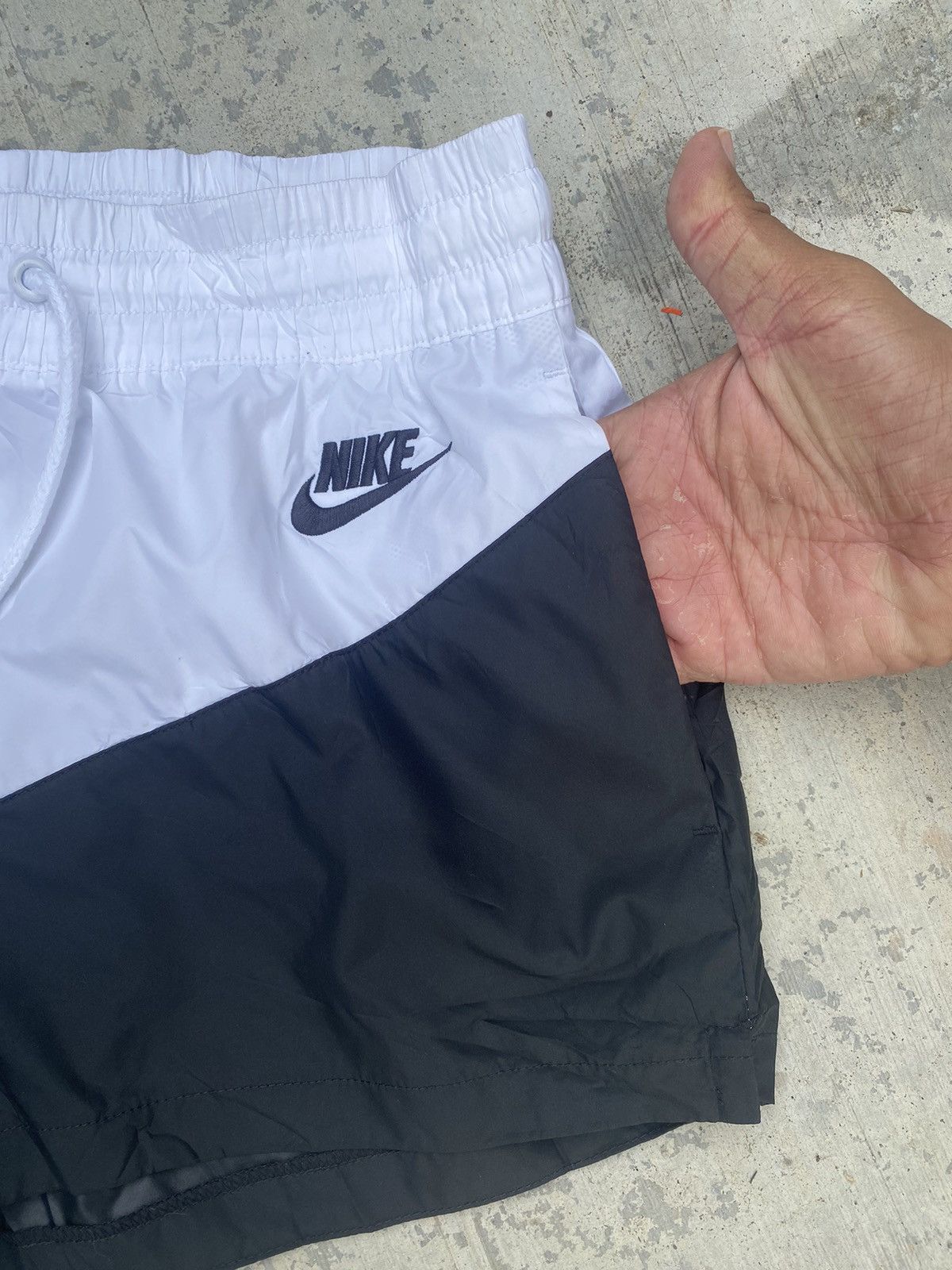 Nike ⚡️Steals⚡️ Nike Black White Shorts Size US 26 / EU 42 - 3 Thumbnail