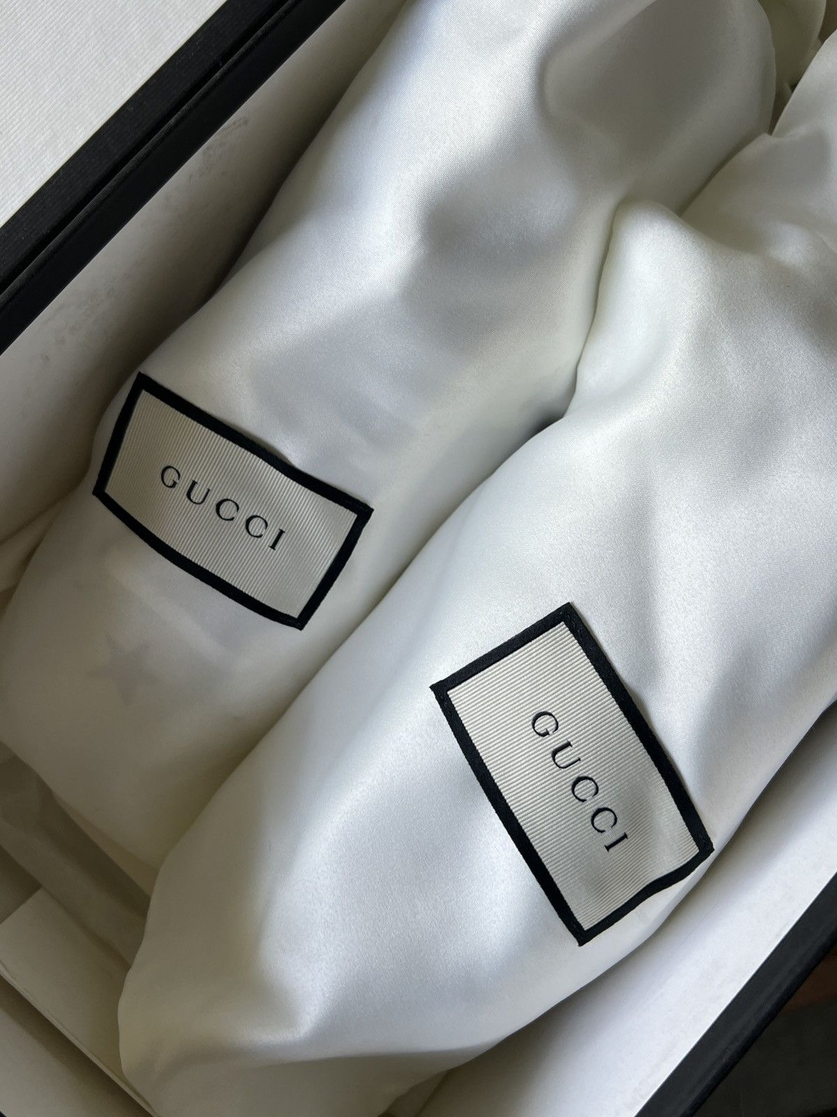 Gucci Gucci - Ace Low Top Sneaker (Embroidered Bee) Size US 8 / EU 41 - 15 Thumbnail