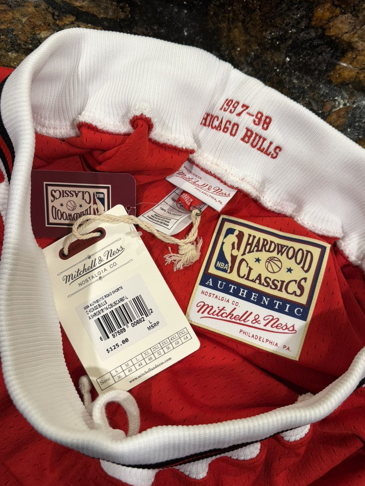 Mitchell & Ness Mitchell & Ness NBA Chicago Bulls Red Basketball Shorts Size US 34 / EU 50 - 11 Thumbnail