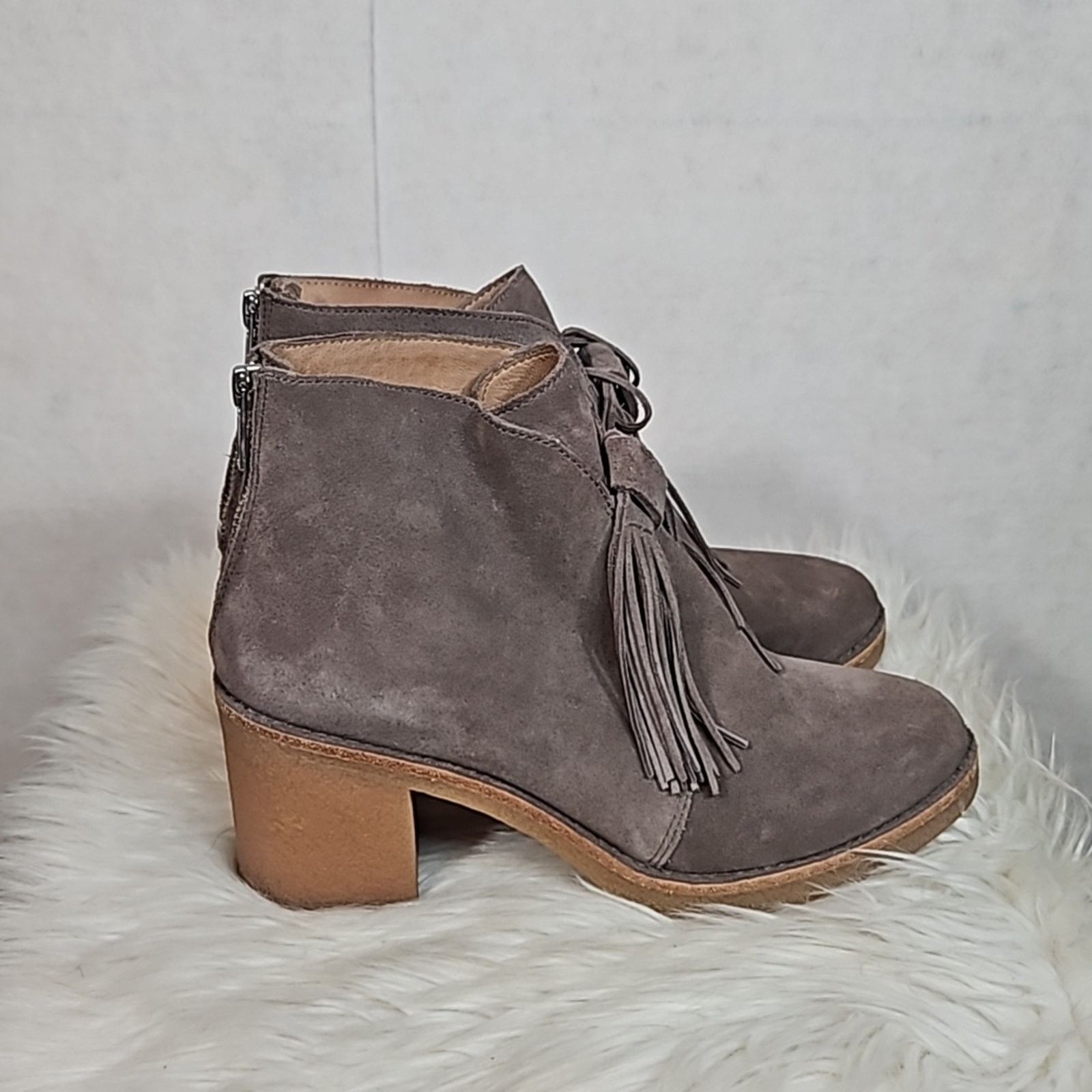Ugg UGG Women's Grey Suede Corin Ankle Bootie with Fringe Bow Size US 8 / IT 38 - 2 Thumbnail
