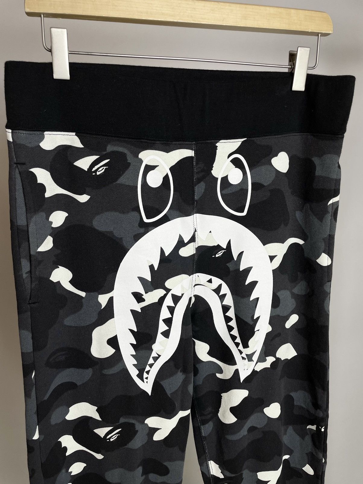 Bape BAPE 🌎 Glow in the dark sport camo sweat pants made in Japan Size US 32 / EU 48 - 3 Thumbnail