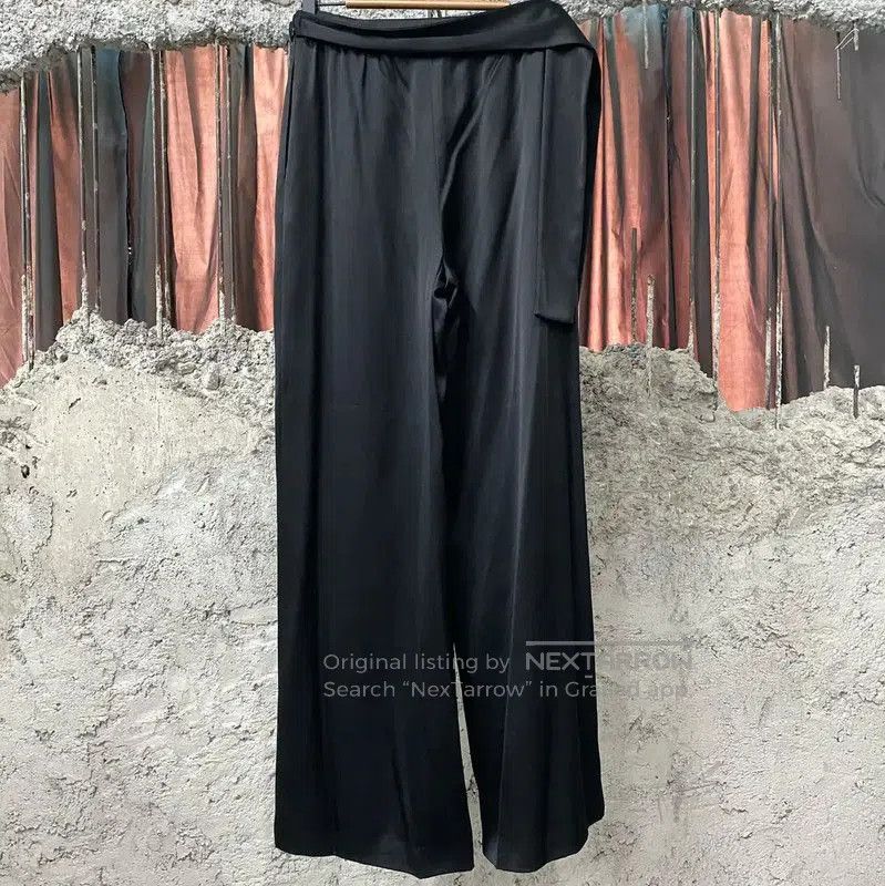 Chanel Chanel Black Silk Casual Pants for Women . Size 28" / US 6 / IT 42 - 2 Thumbnail