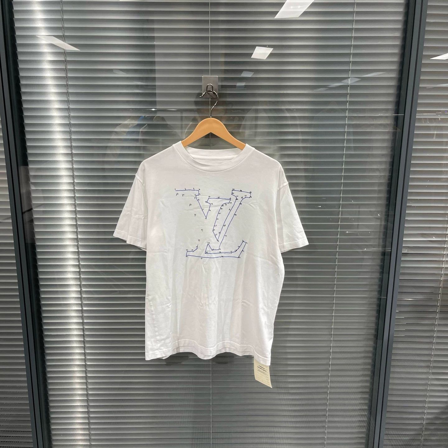 Louis Vuitton White Short Sleeve Graphic T-Shirt Size US M / EU 48-50 / 2 - 1 Thumbnail