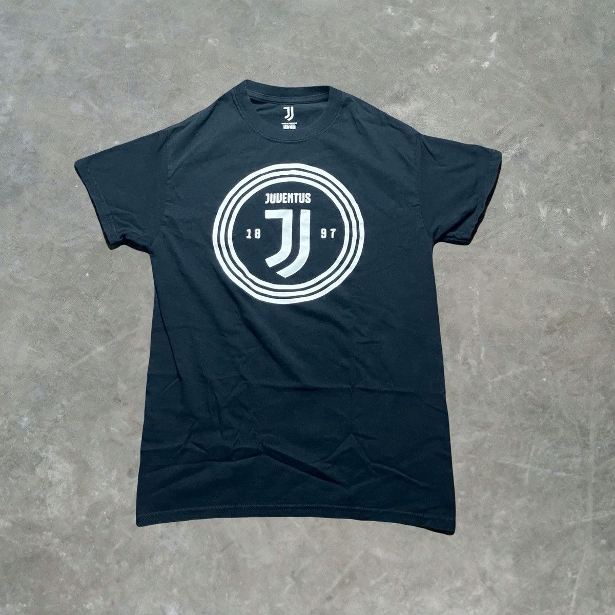 Vintage Juventus Soccer Graphic T Shirt Mens Size Small Size US S / EU 44-46 / 1 - 2 Thumbnail