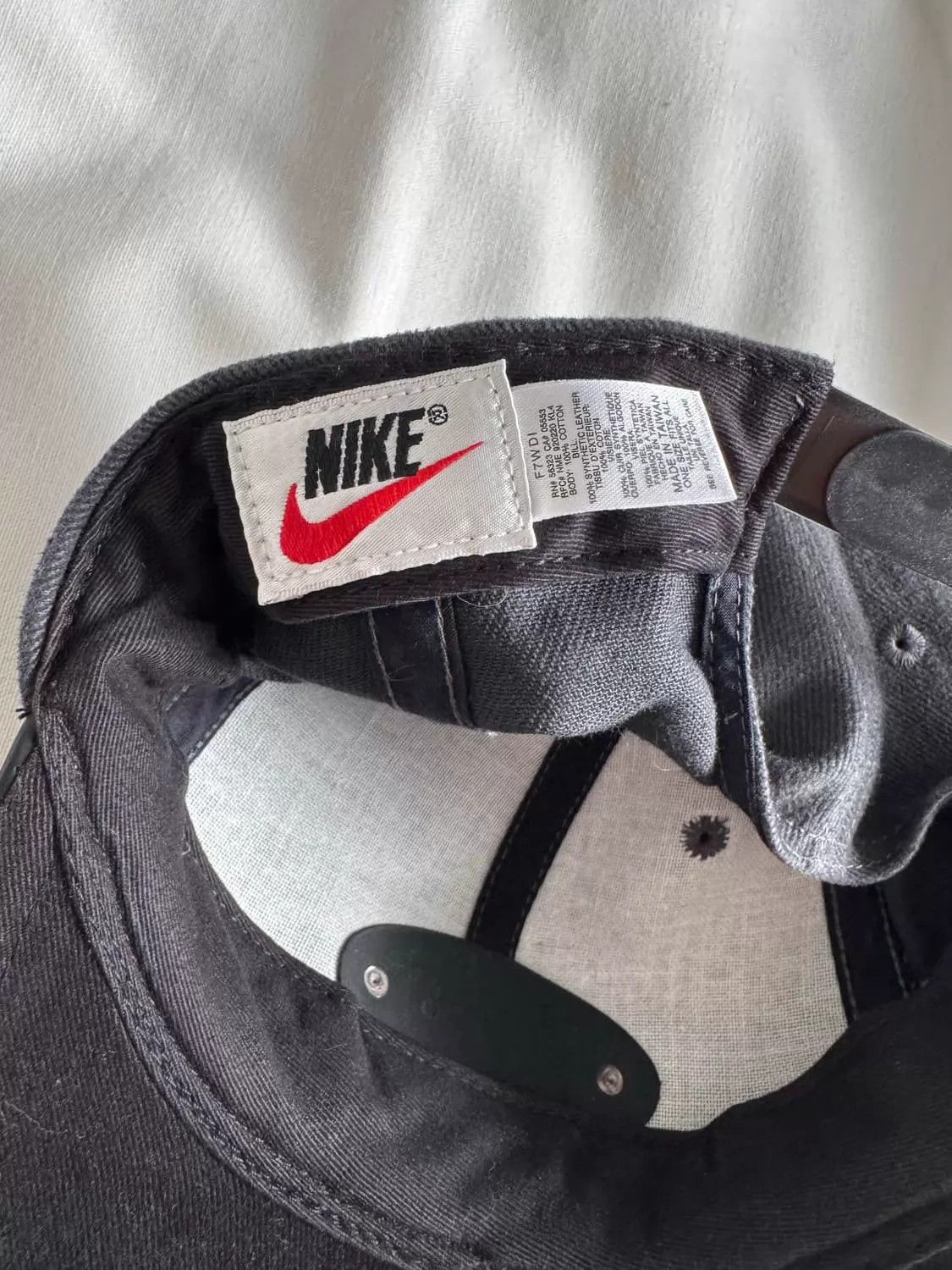 Nike Nike Vintage Unisex Fashion Cap Size ONE SIZE - 7 Thumbnail