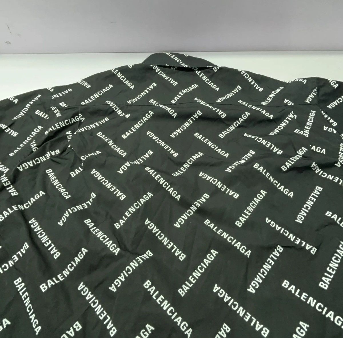 Balenciaga Balenciaga All-Over Logo Short-Sleeve Shirt in Black/White Size US M / EU 48-50 / 2 - 4 Thumbnail