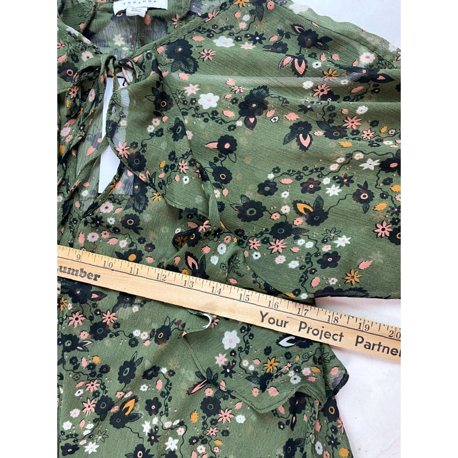 Topshop Topshop Blouse Women's Size 4 Green Floral Ruffles Long Sleeve Sheer Soft Top Size S / US 4 / IT 40 - 6 Thumbnail