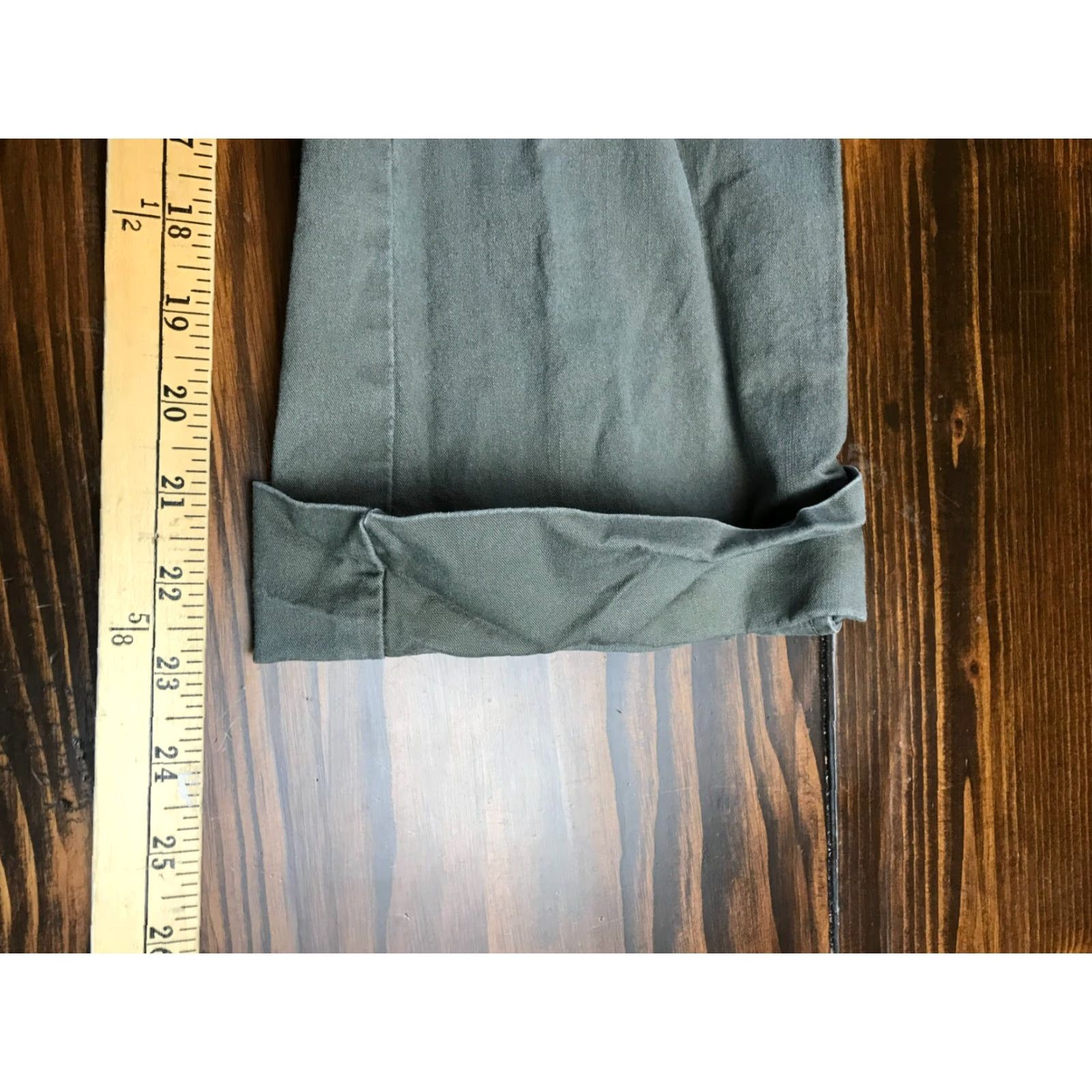 Calvin Klein Calvin Klein Pants Women 10 Green Cropped Cuffed Pockets Straight Inseam 23 in Flat Front Regular Size Type Pants Size 24" / US 00 / IT 34 - 5 Thumbnail
