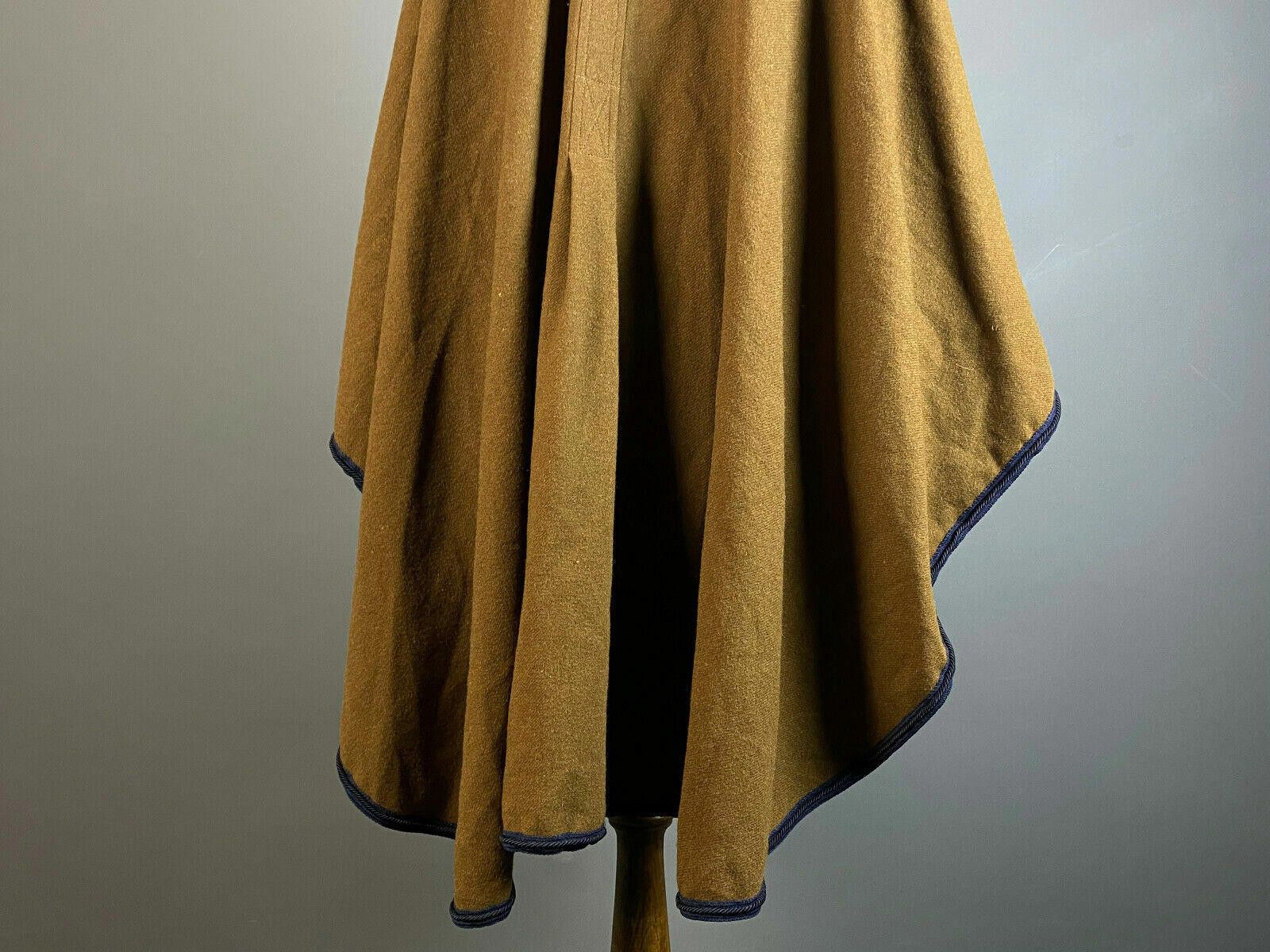 Givenchy Ladies Givenchy Nouvelle Boutique Brown Open Poncho Cape Size M / US 6-8 / IT 42-44 - 5 Thumbnail