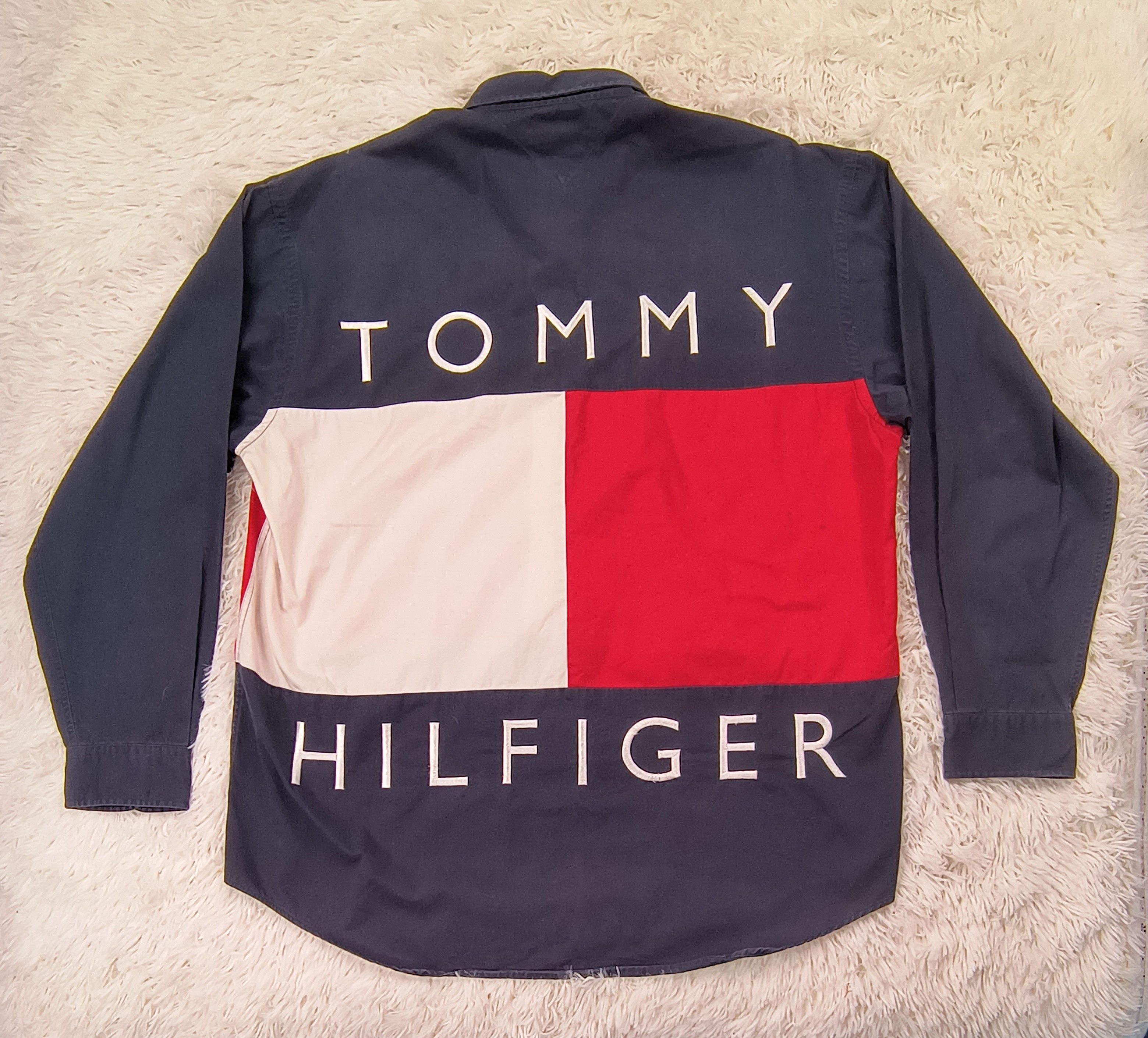 Tommy Hilfiger Vintage Tommy Hilfiger big flag 90s button up LS shirt Size US L / EU 52-54 / 3 - 9 Thumbnail