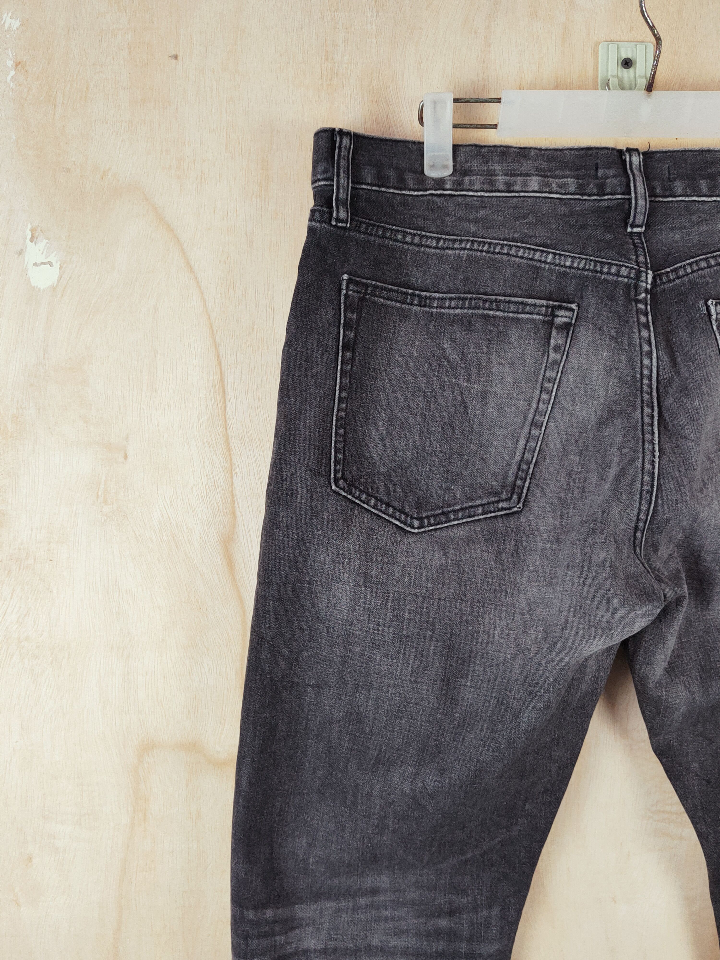 Japanese Brand Uniqlo Black Faded Faded Distressed Ripped Jeans #S2647 Size US 35 - 8 Thumbnail