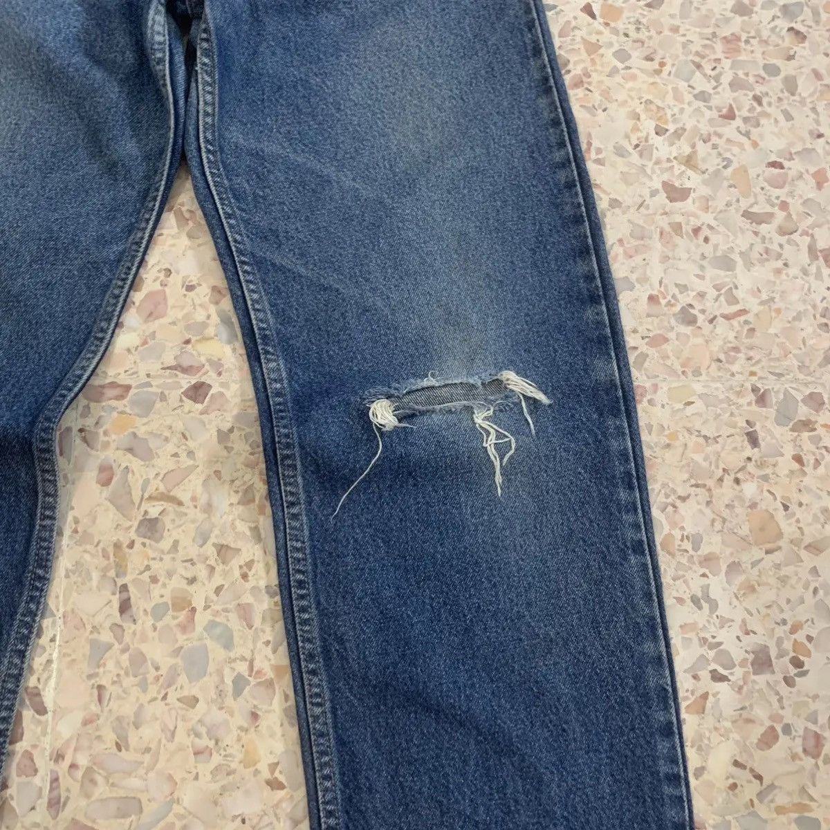 Levi's Levi’s 613 Orange Tab Jeans Ripped Levis Distressed Denim Size US 26 / EU 42 - 4 Thumbnail