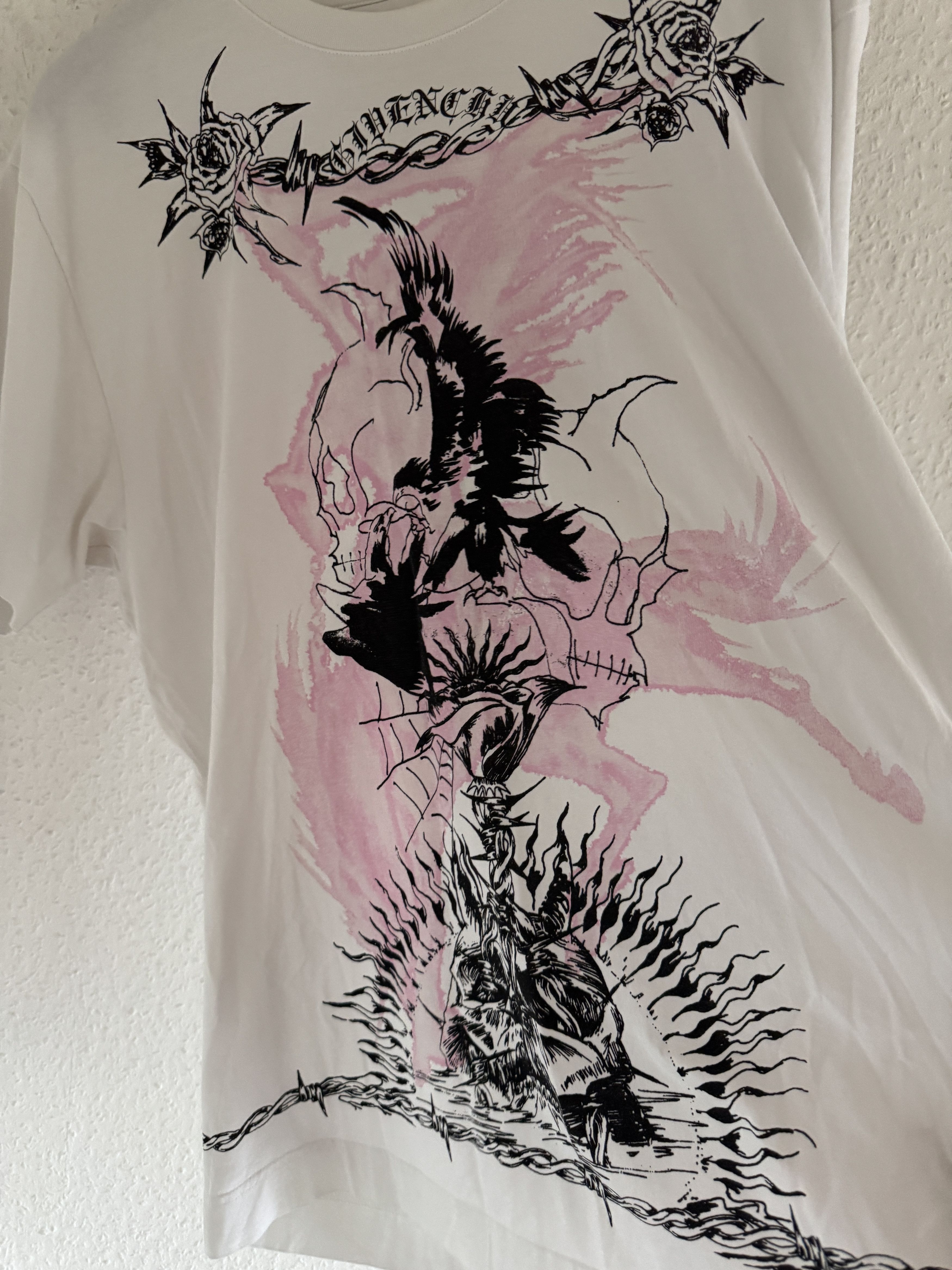 Givenchy White Gothic Print Oversized T-Shirt Size US S / EU 44-46 / 1 - 5 Thumbnail