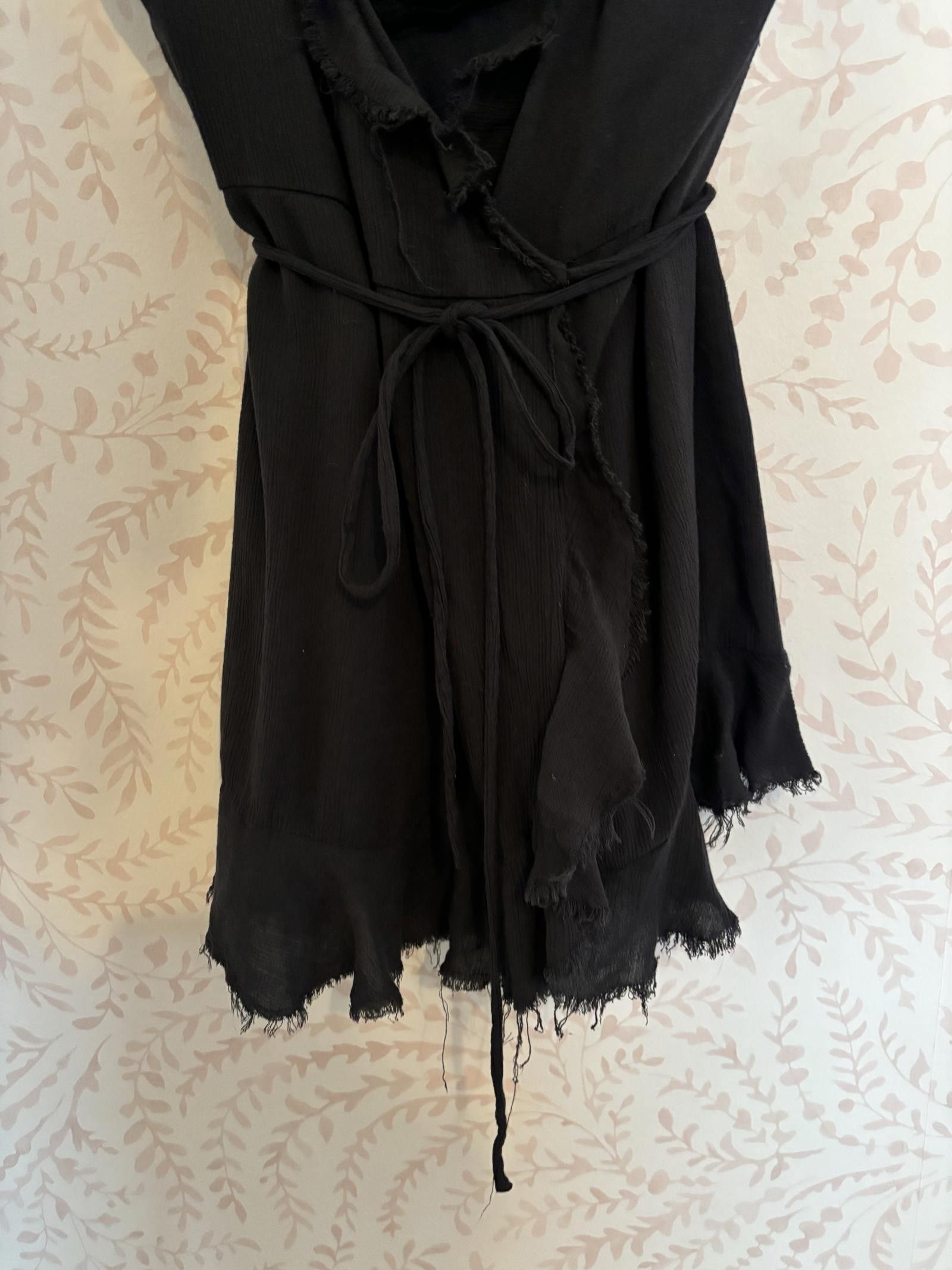 Designer NWOT Urban Outfitters Kimchi Blue Black Frayed Wrap Dress L Size L / US 10 / IT 46 - 4 Thumbnail