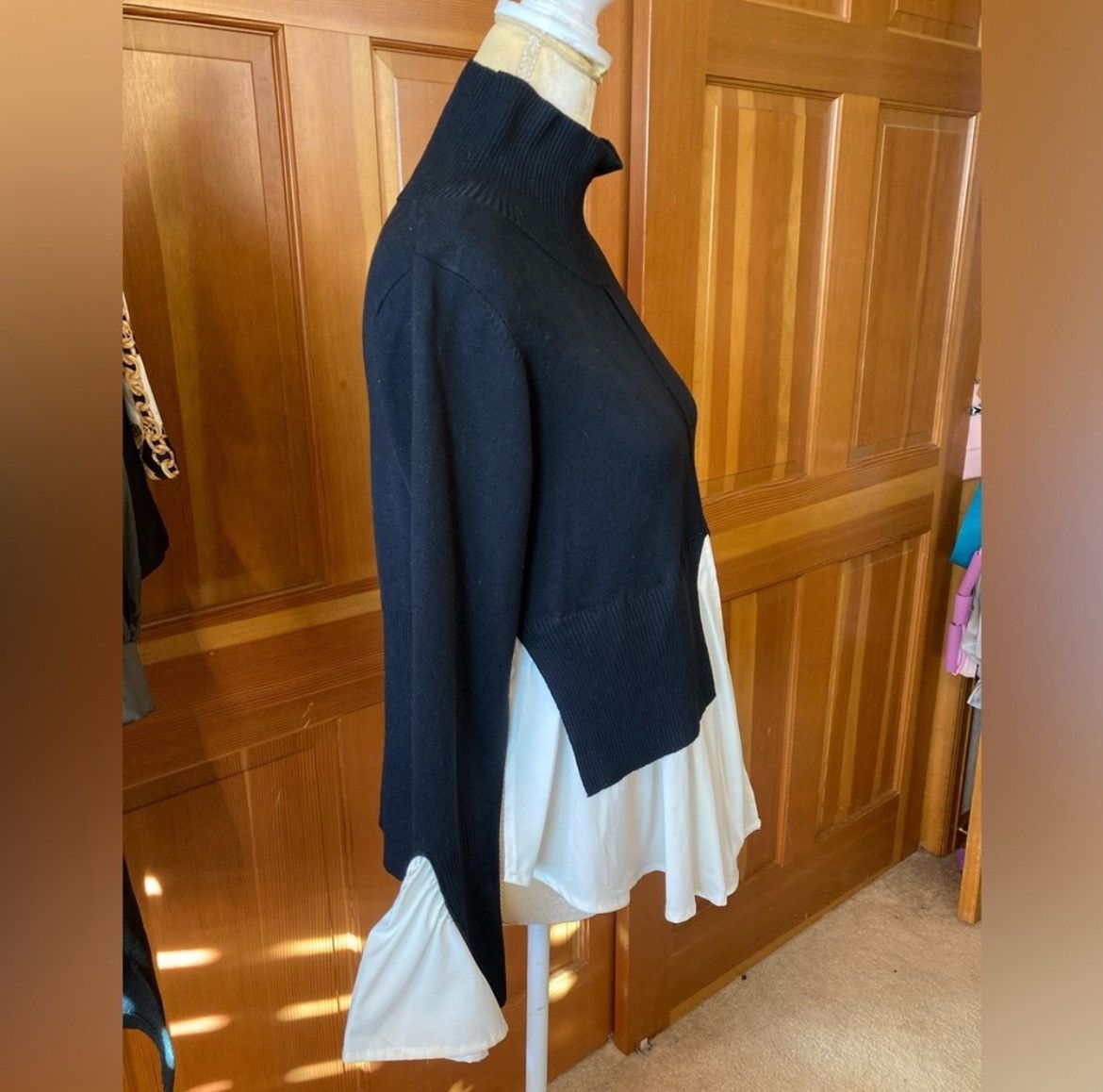 Designer × Other NWT, Lavishly Paris Mock Neck Two Tone Ruffle Hem Sweater Size S / US 4 / IT 40 - 10 Thumbnail