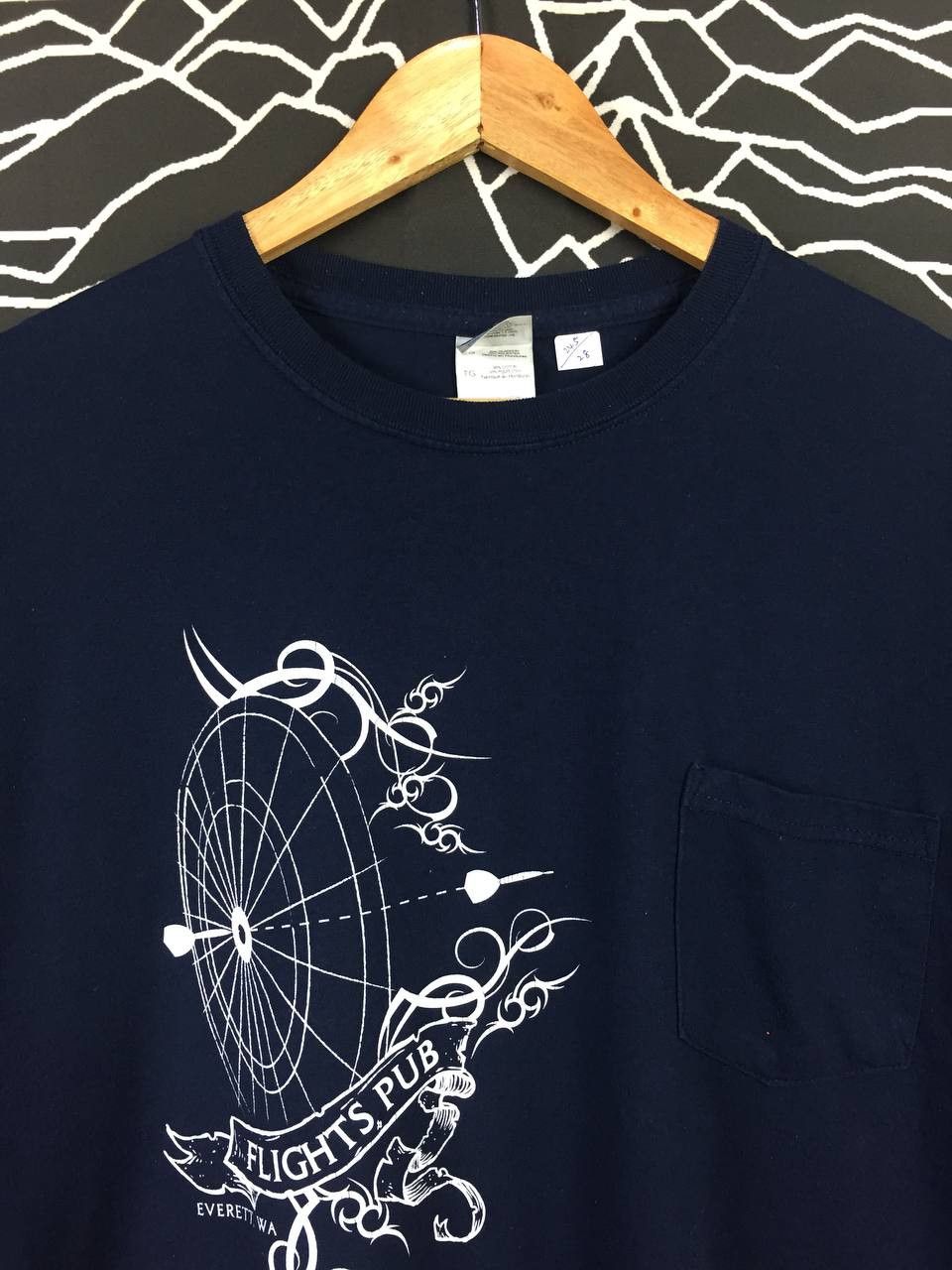 Gildan × Vintage Vtg FLIGHTS Pub Everett Washington Pocket Tee Size US XL / EU 56 / 4 - 3 Thumbnail