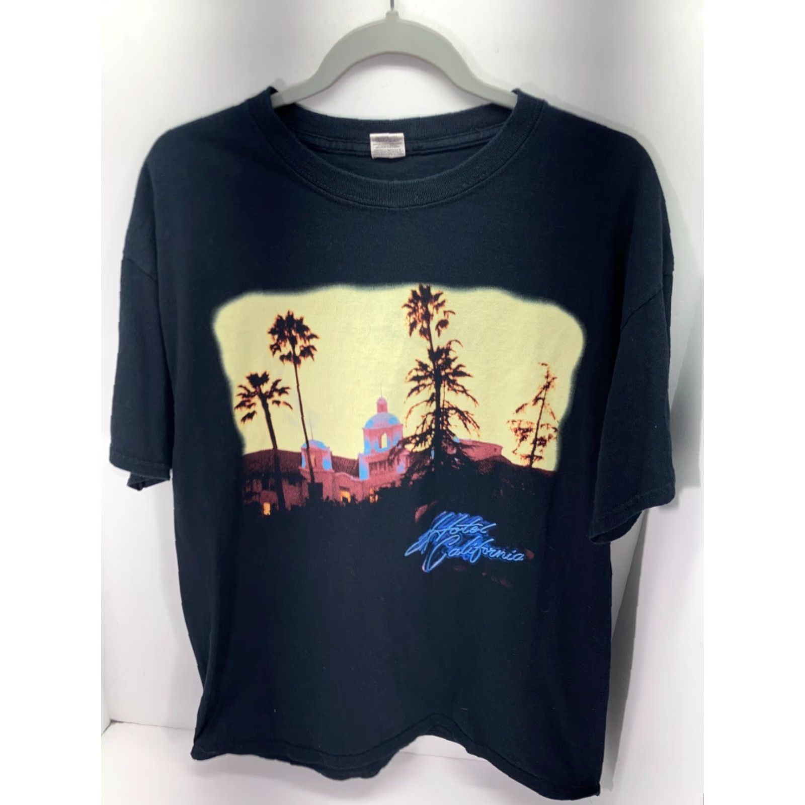 Gildan VINTAGE The Eagles Hotel California Concert Nike Shirt Mens S Black Graphic Gildan Cotton Size US S / EU 44-46 / 1 - 5 Thumbnail