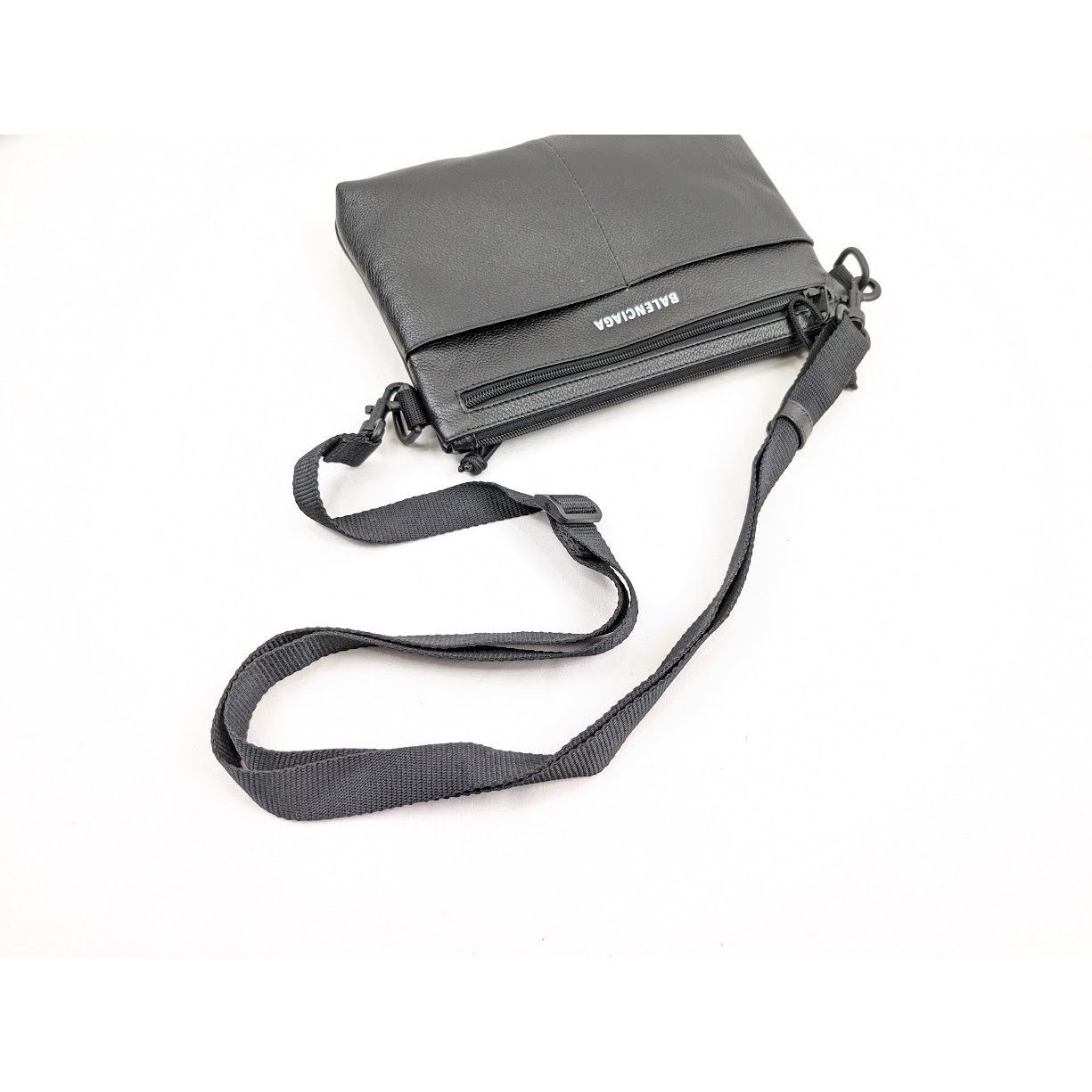 Balenciaga o1rshd1 Size: OS / Calf Grained Explore Crossbody Flat Pouch Size ONE SIZE - 17 Thumbnail