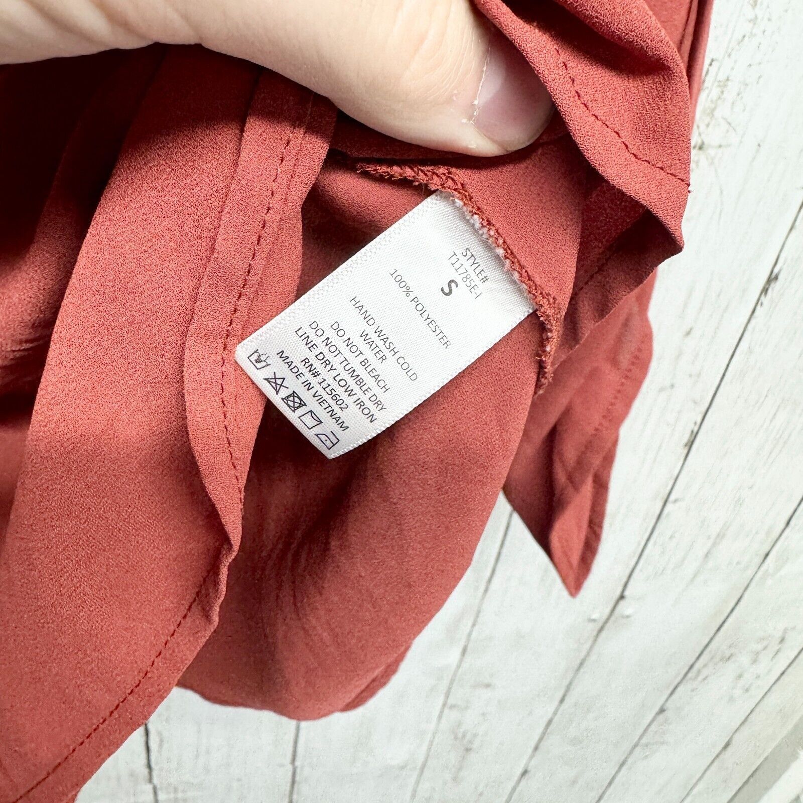 Other Lush Blouse Small Split Neck Long Sleeve Curved Hem Button Size S / US 4 / IT 40 - 5 Thumbnail