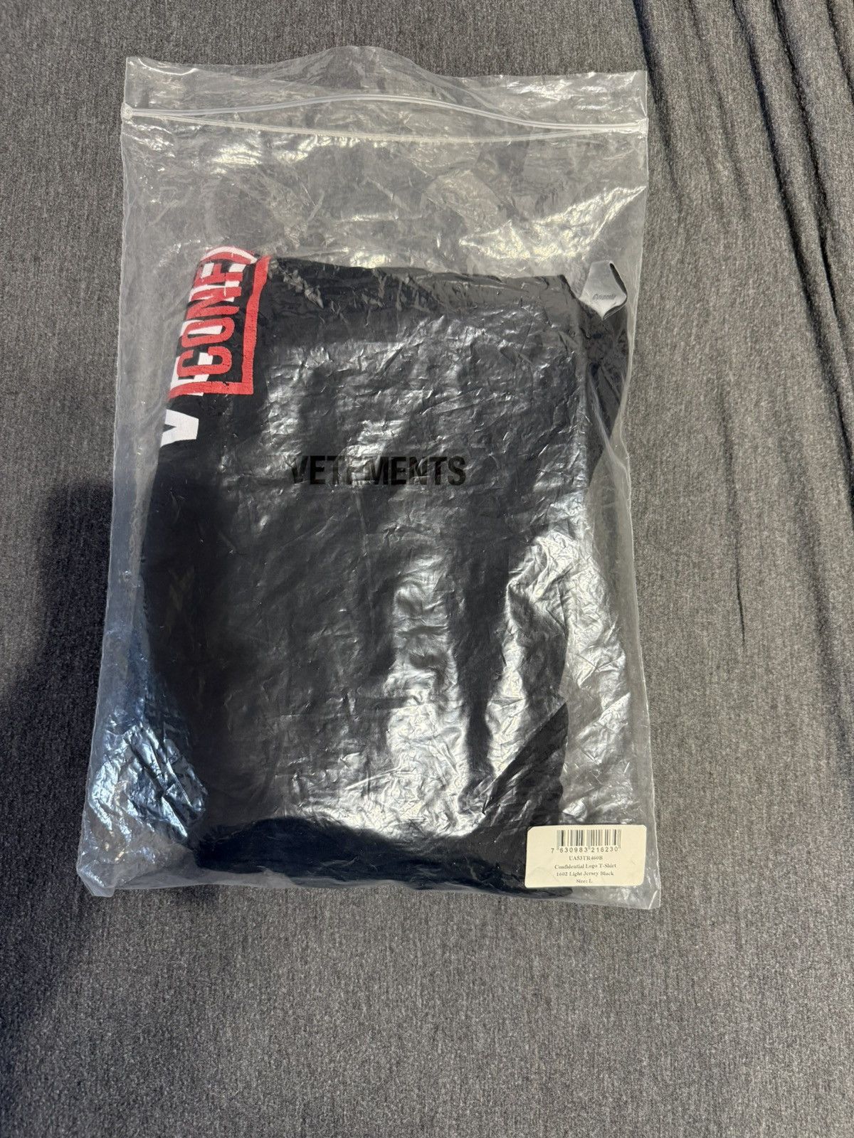 Vetements Vetements Limited Edition “Confidential” Tee Sz. l Size US L / EU 52-54 / 3 - 9 Thumbnail