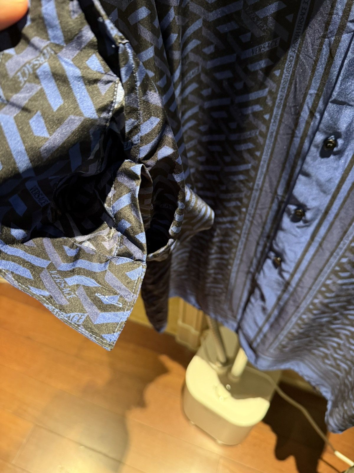 Versace Greca Monogram & Medusa Smile Print Silk Shirt size39 Size US M / EU 48-50 / 2 - 7 Thumbnail
