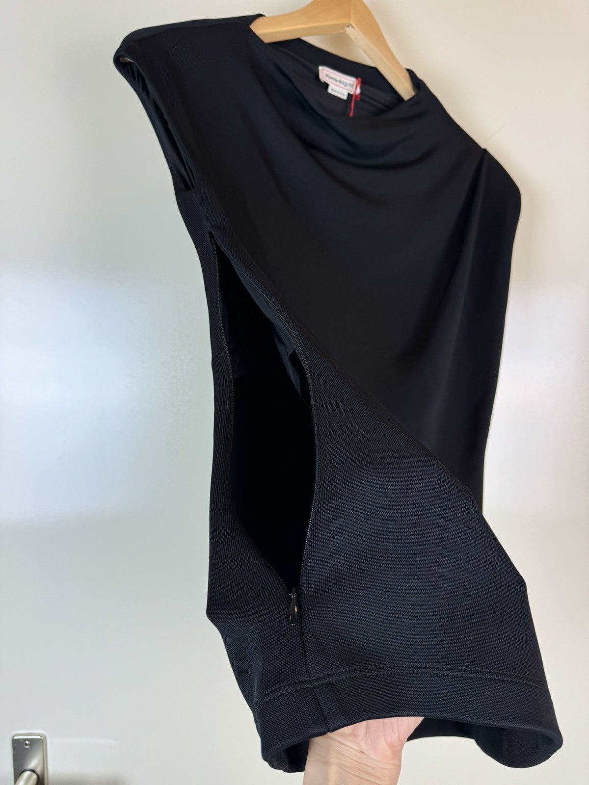 Alexander McQueen Alexander McQueen draped asymmetric sleeveless blouse top S Size S / US 4 / IT 40 - 16 Thumbnail